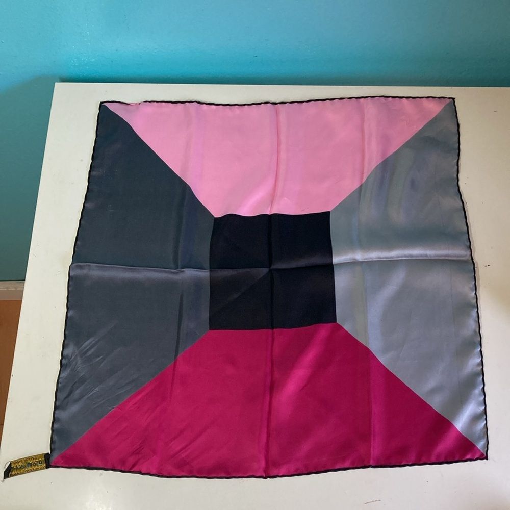Vintage Johnny Carson Hand Rolled Silk Scarf Made in Italy Size ONE SIZE - 1 Thumbnail