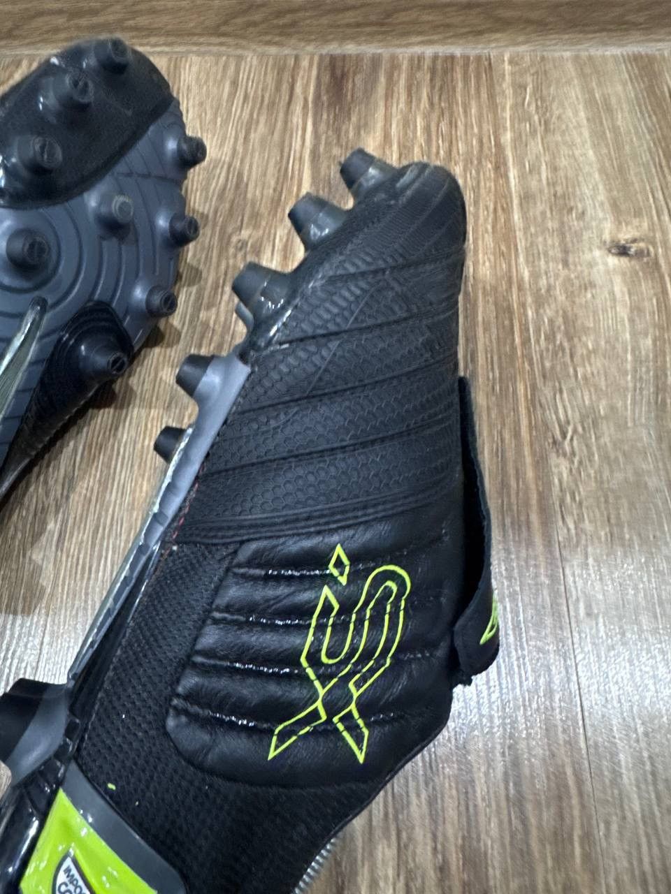 Umbro UMBRO SX VALOR II ULTRA SG ELITE SOCCER FOOTBALL BOOTS Size US 11.5 / EU 44-45 - 14 Thumbnail