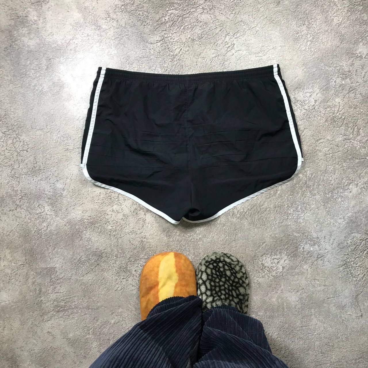 Vintage Vintage Nike Y2K Swoosh Shorts Streetwear Skate Black 37 Size US 37 - 4 Thumbnail