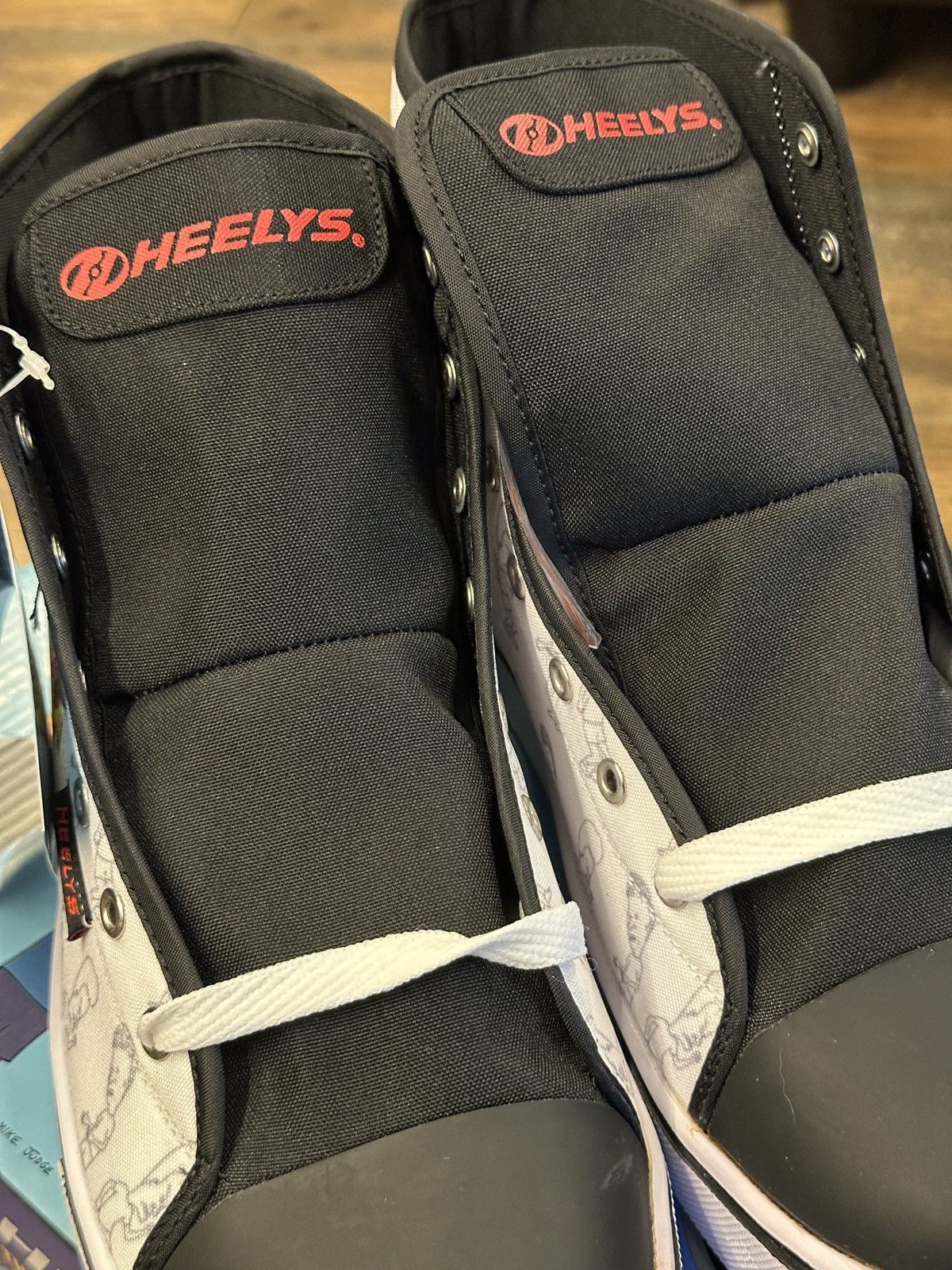 Heelys MTV HUSTLE BEAVIS AND BUTTHEAD [SIZE 11] Size US 11 / EU 44 - 4 Thumbnail