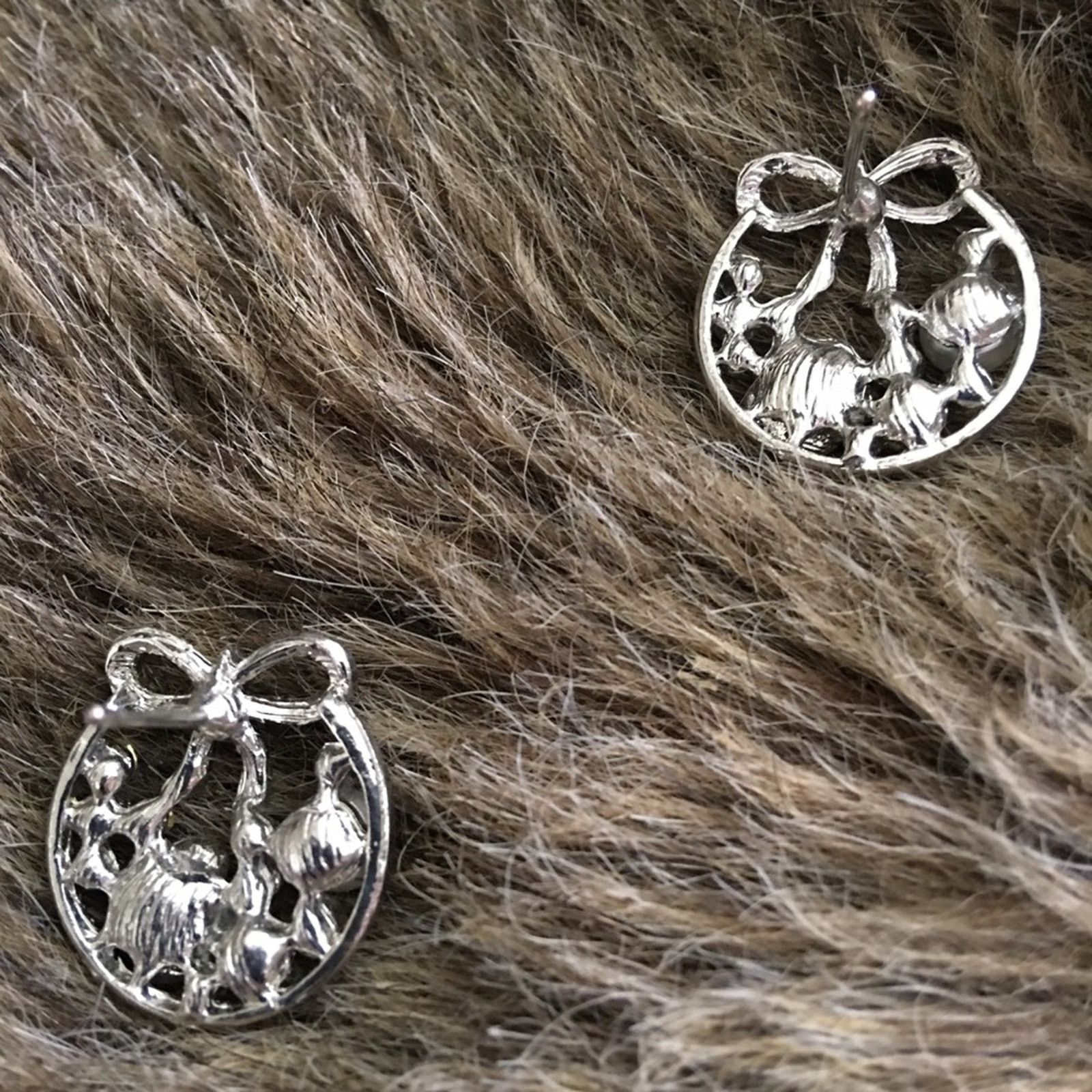 Jewelry Silver tone rhinestone bow pierced earrings Size ONE SIZE - 4 Thumbnail