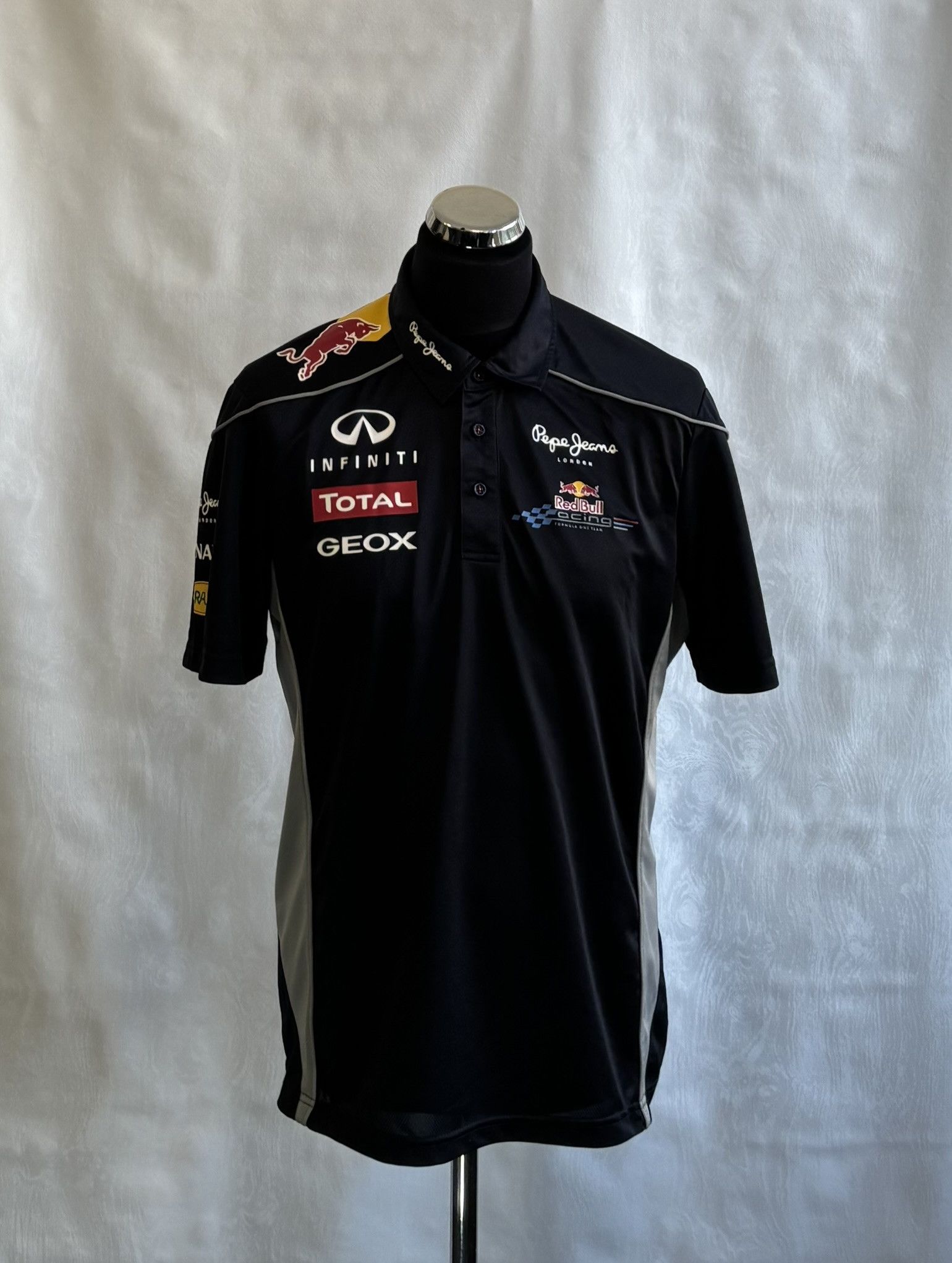 Pepe Jeans Infiniti Red Bull Racing x Pepe Jeans 2014 Polo Shirt Size US XL / EU 56 / 4 - 1 Thumbnail