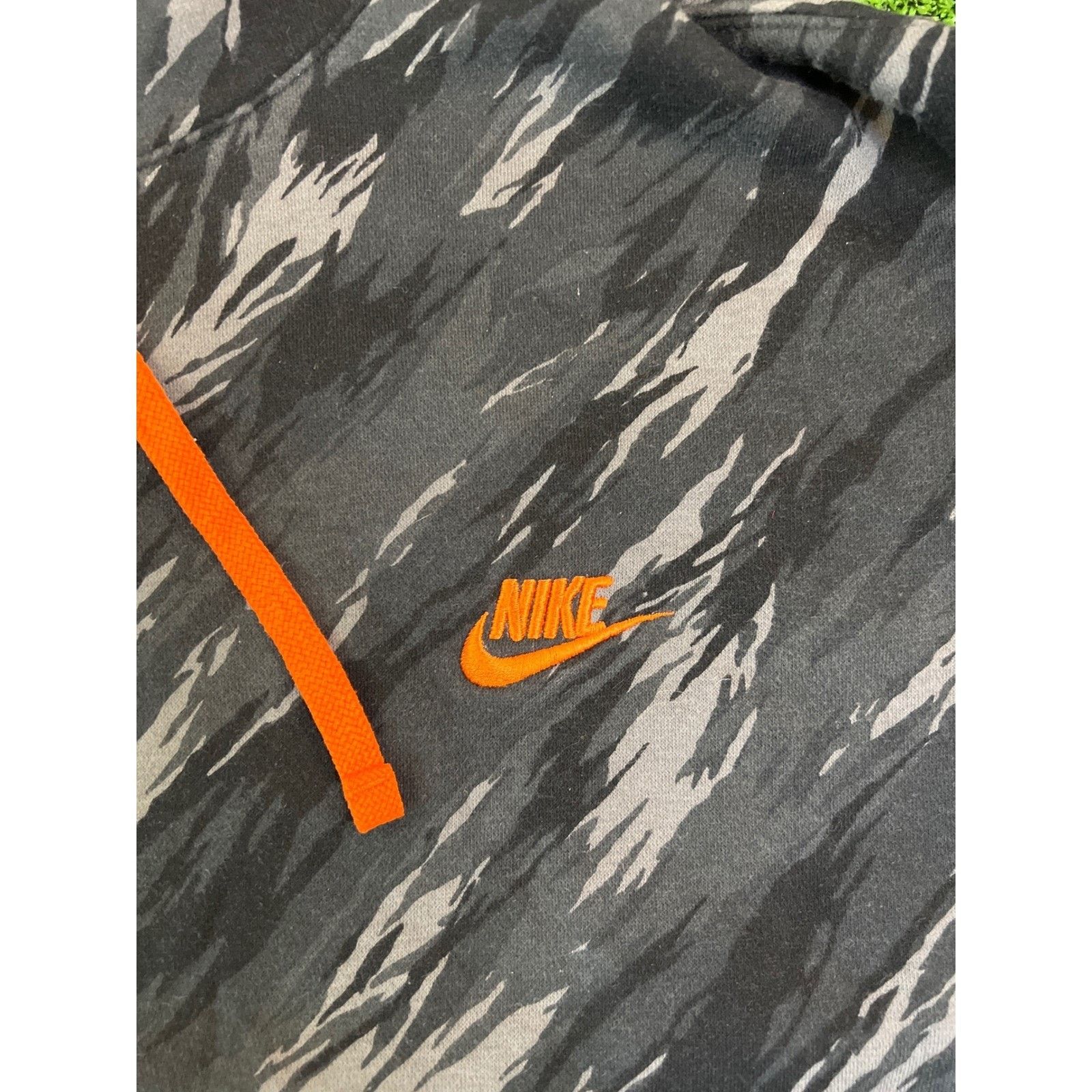 Nike Nike Mens XL Tiger Camo Hoodie Black Orange Sweatshirt Size US XL / EU 56 / 4 - 2 Thumbnail