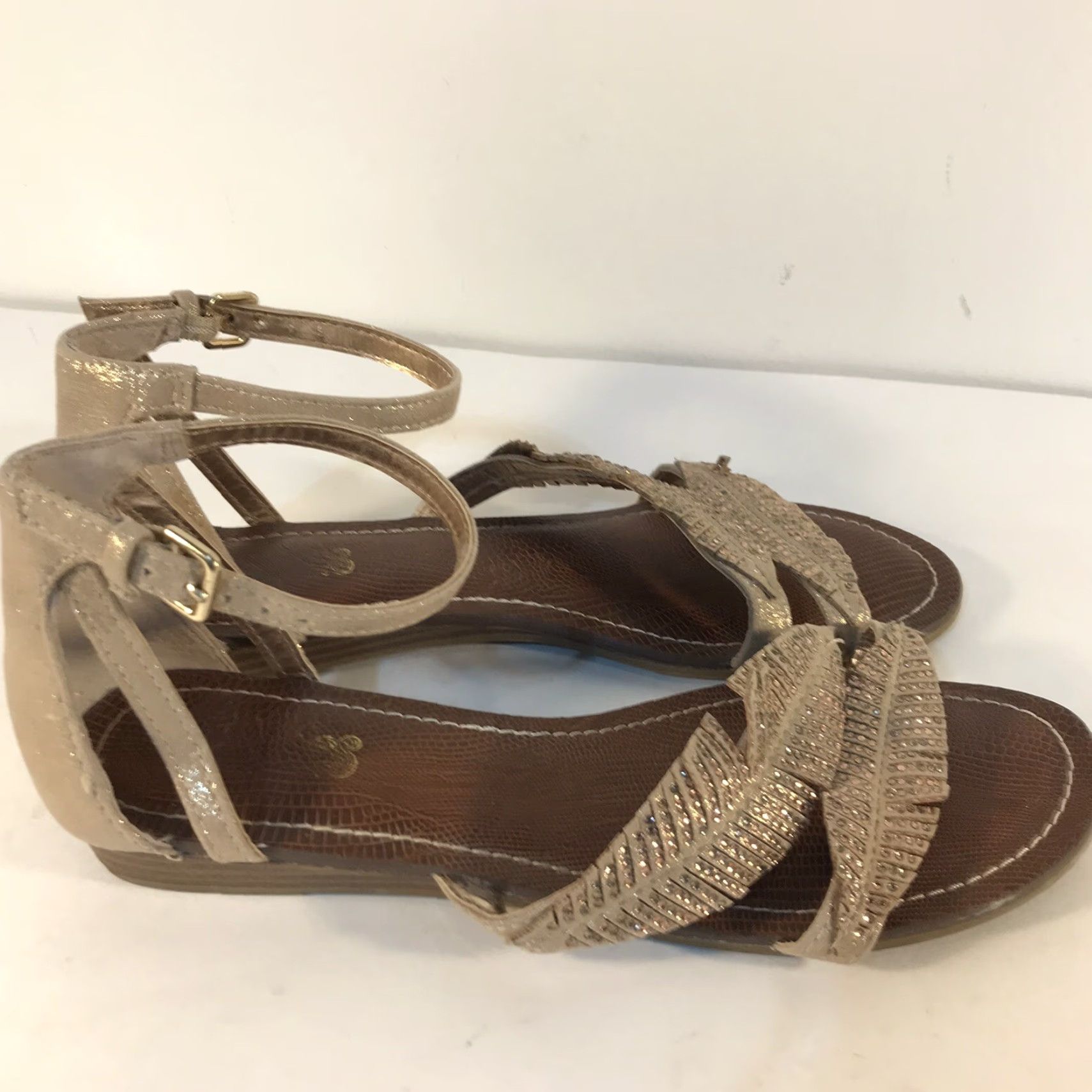 Vintage VINTAGE Carlos By Carlos Santana Flats Women’s Size 7M Gold Glitter Rhinestone Feather Open Toe Casual Size US 7 / IT 37 - 3 Thumbnail