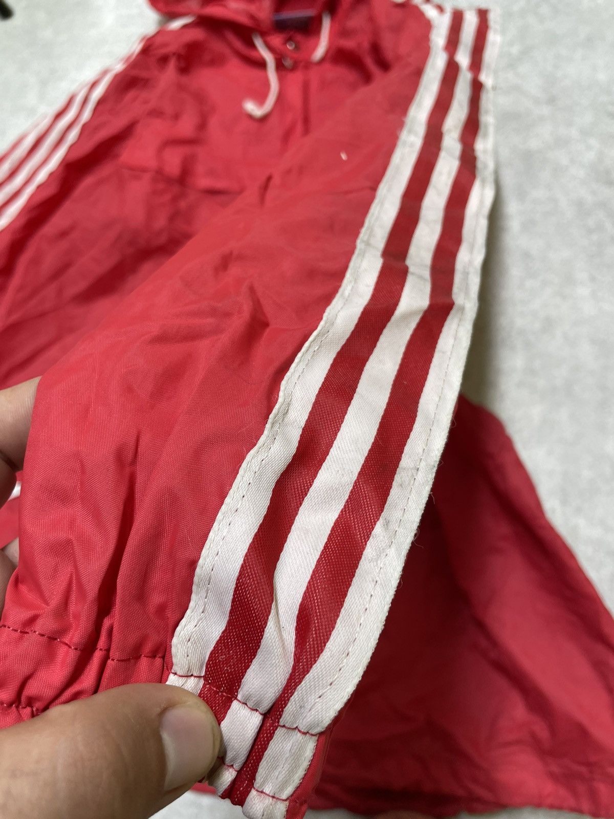 Adidas × Japanese Brand × Vintage Classic 90s Adidas Windbreaker In Bold Red Lightweight Nylon Size US L / EU 52-54 / 3 - 9 Thumbnail