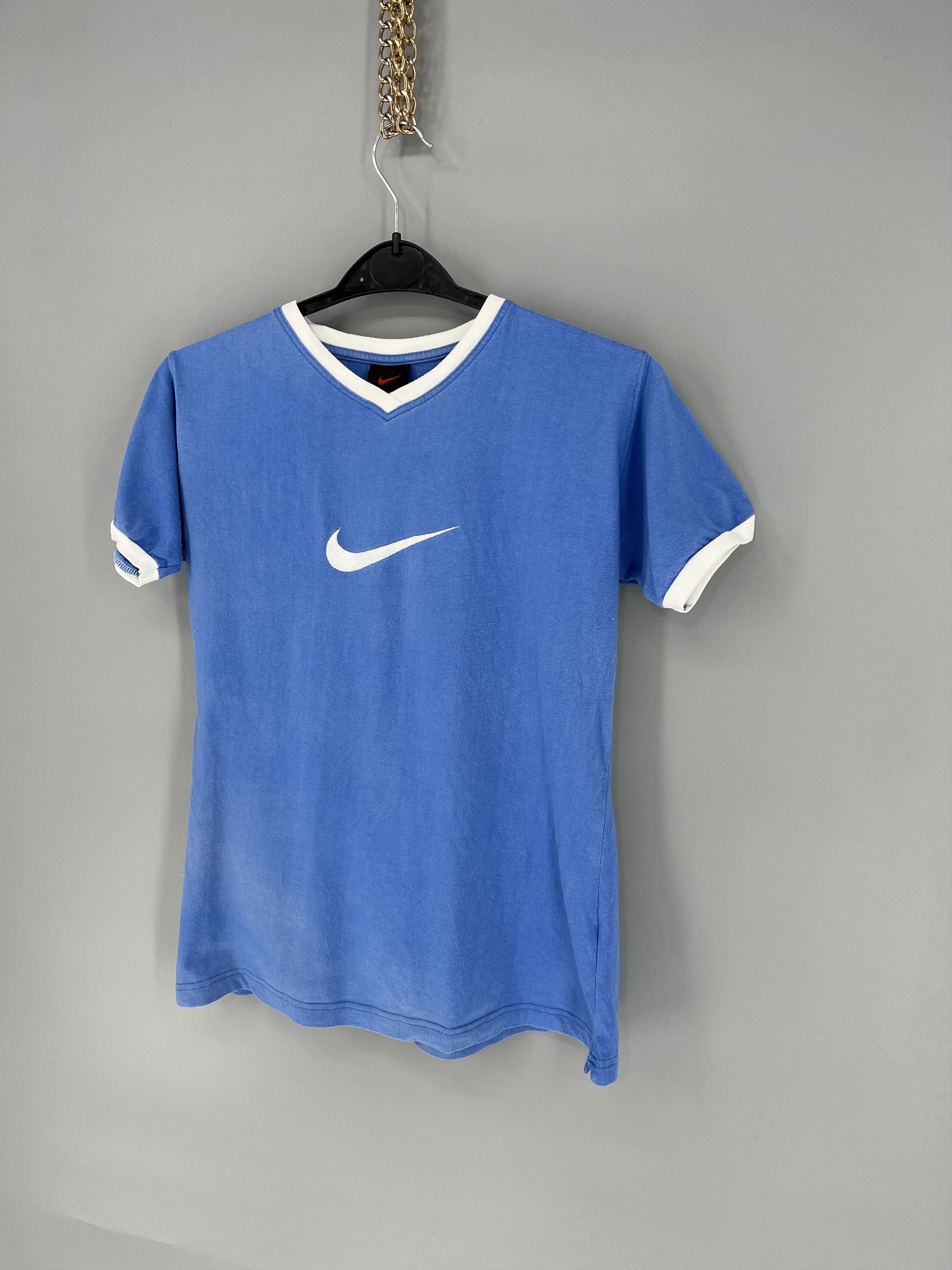 Nike Vintage 90s Nike Big Logo Faded T-shirt Streetwear Style Size S / US 4 / IT 40 - 3 Thumbnail