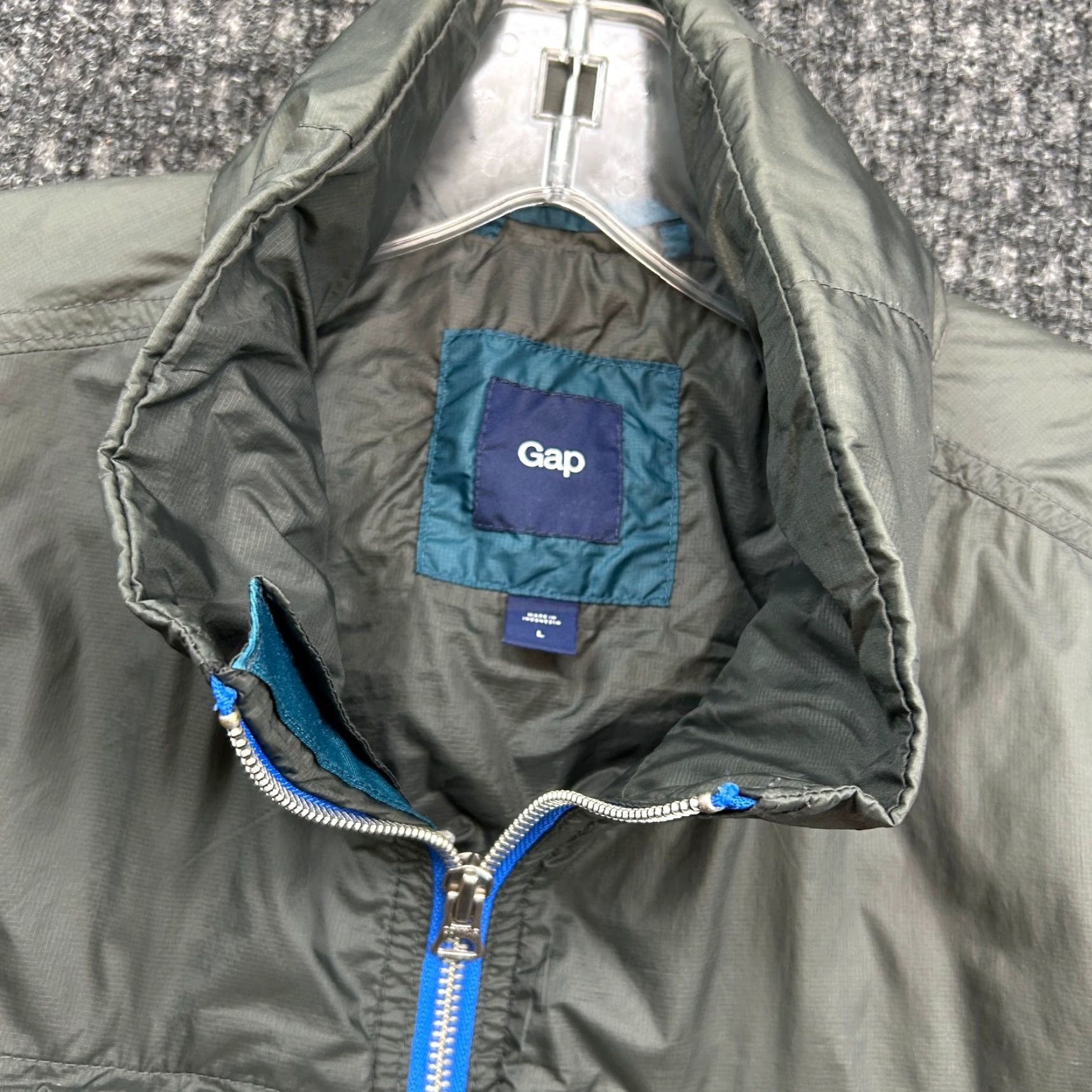 Gap VINTAGE Gap Windbreaker Jacket Gray L Men Regular Full Zip Packable 90s City Preppy USA Size US L / EU 52-54 / 3 - 2 Thumbnail