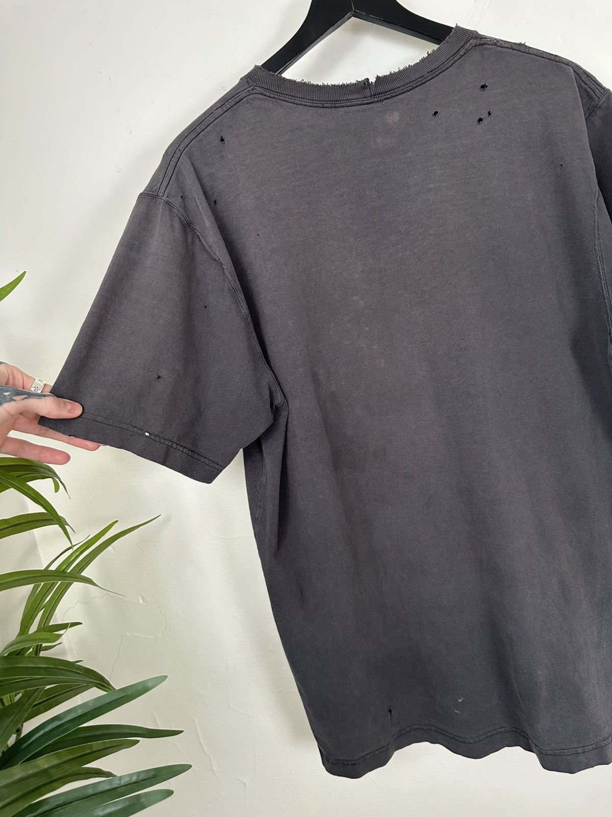 Carhartt (M) ABSOLUTELY BLASTED THRASHED Carhartt T Shirt Size US M / EU 48-50 / 2 - 11 Thumbnail