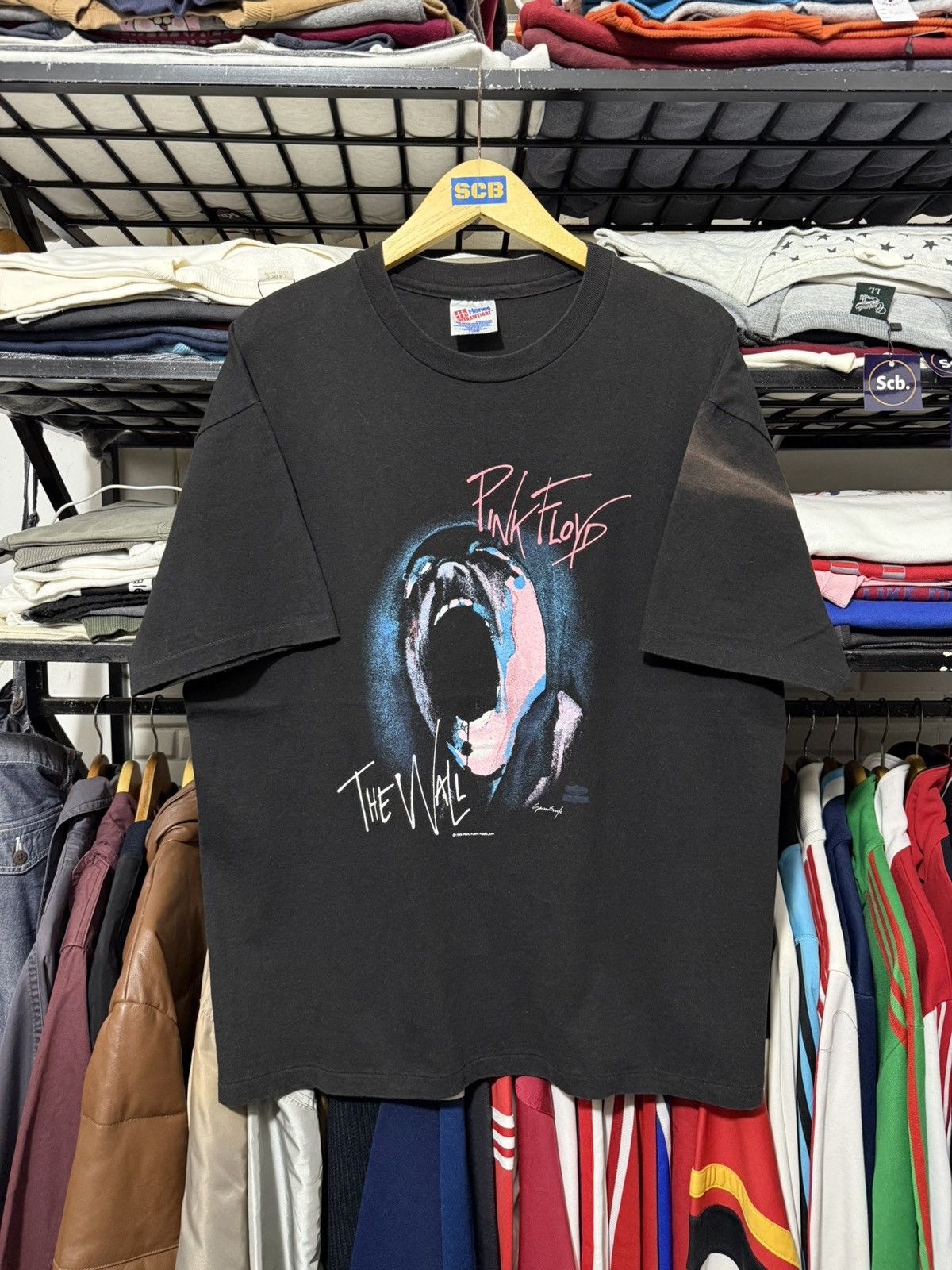 Band Tees Vintage pink floyd the wall 1982 gerard scarfe tshirt Size US XL / EU 56 / 4 - 1 Thumbnail