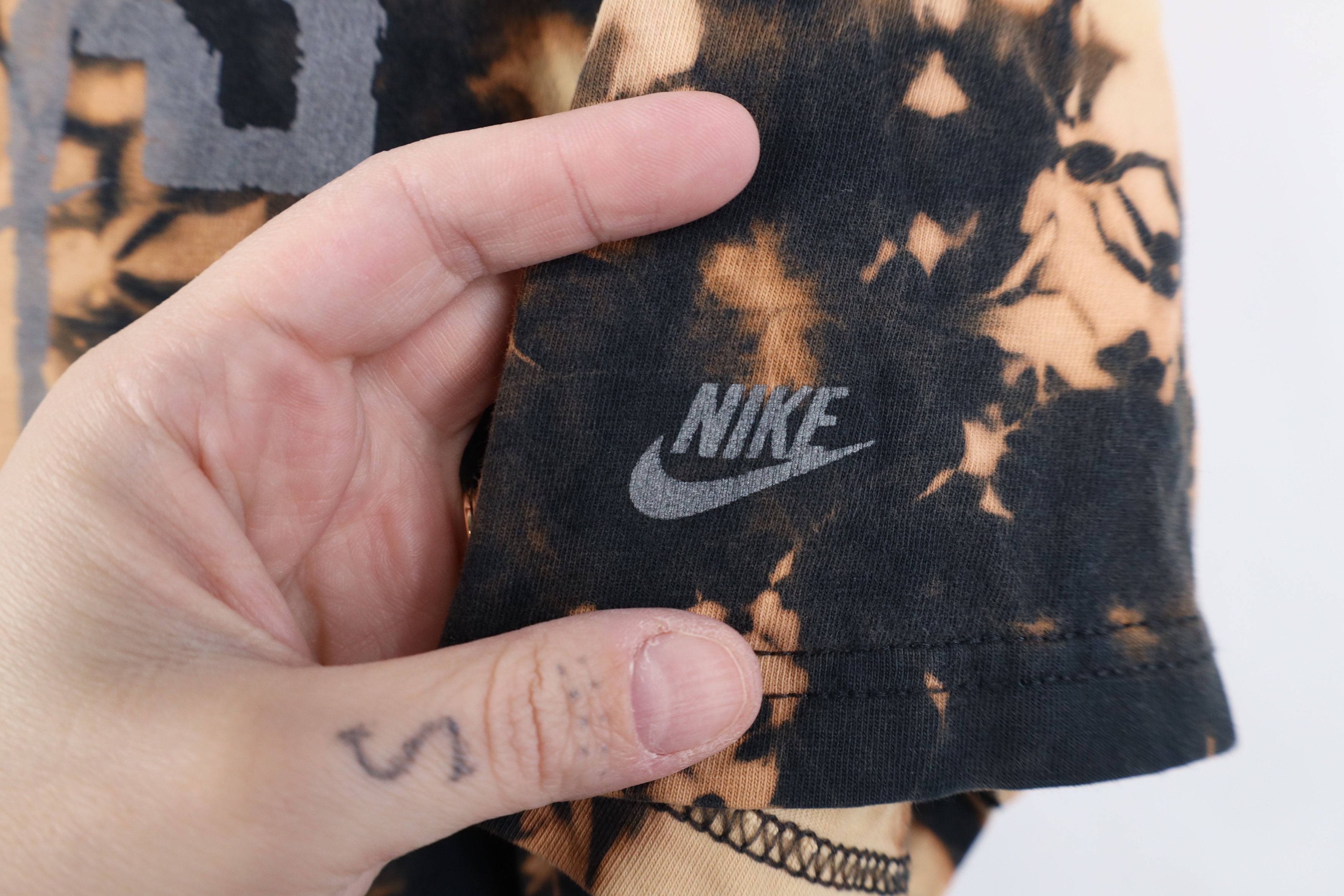 Nike Vintage Nike Big Swoosh NYC New York City Acid Wash T-Shirt Size US M / EU 48-50 / 2 - 4 Thumbnail