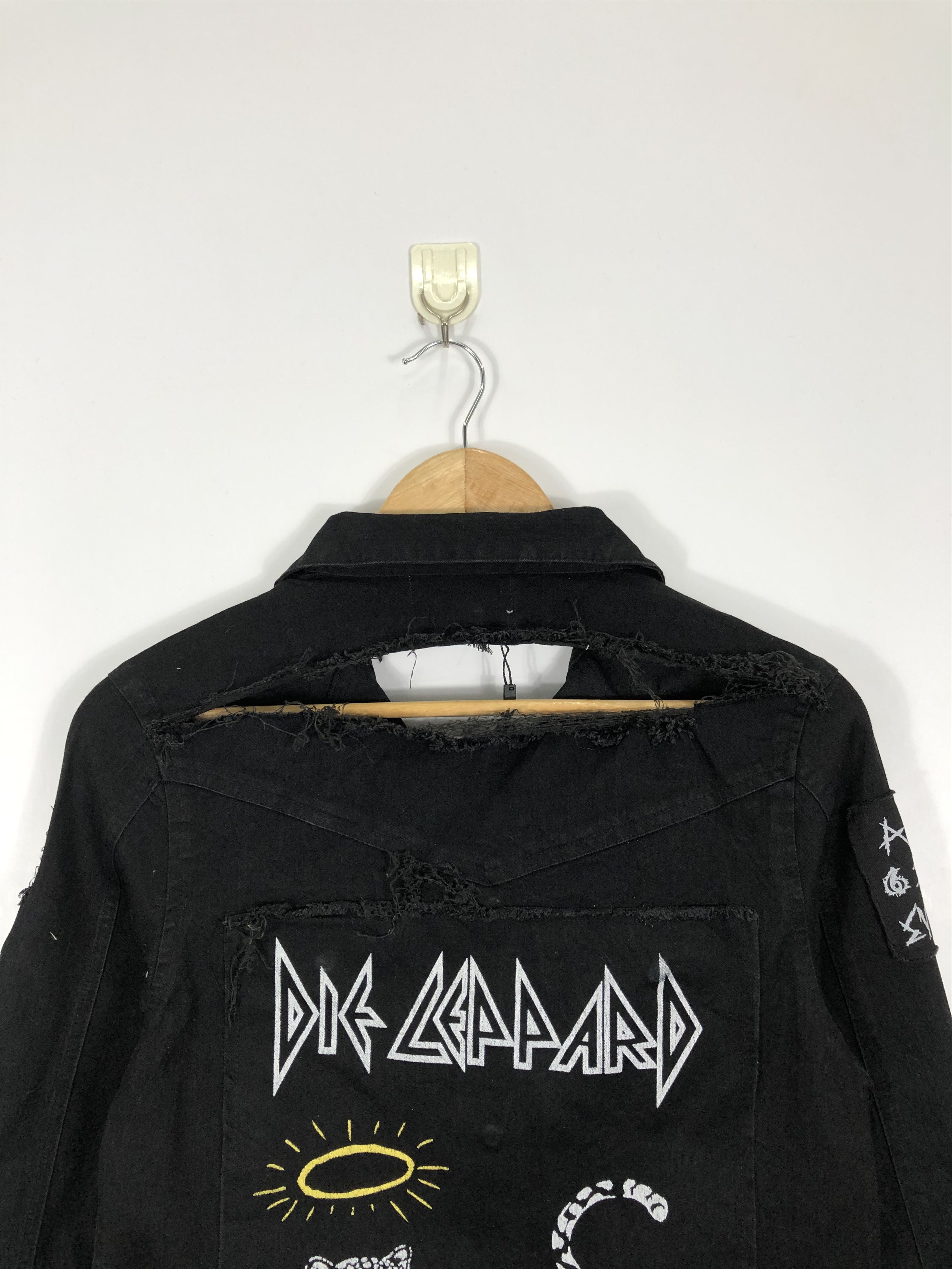 Band Tees Vintage Distressed Def Leppard Denim Jacket Punk Style J0562 Size US S / EU 44-46 / 1 - 2 Thumbnail