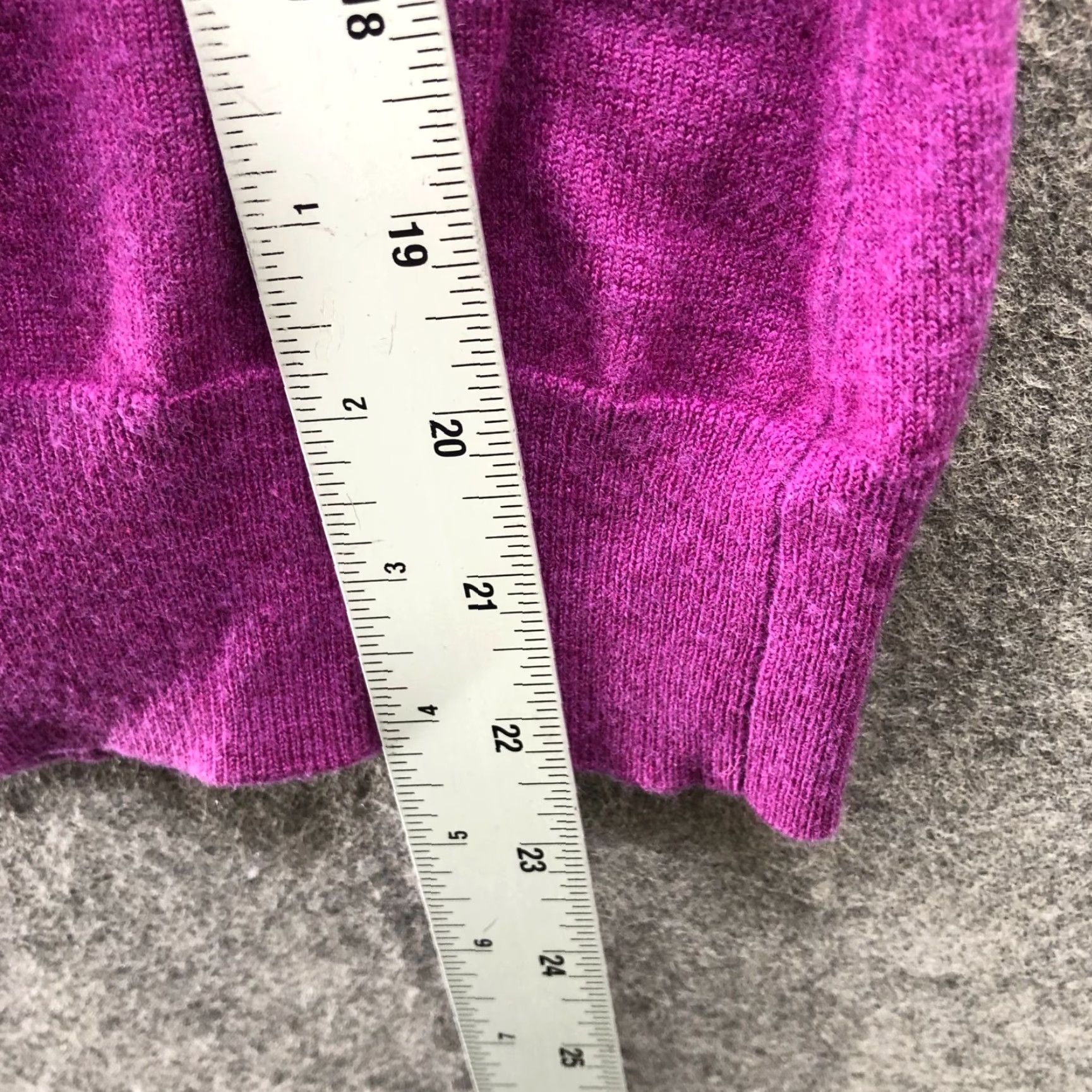 Banana Republic Banana Republic Sweater Womens S V-Neck Purple Extra Fine Merino Wool Blend Pullover Knit Winter Fall Classic Slim 8? Size S / US 4 / IT 40 - 7 Thumbnail