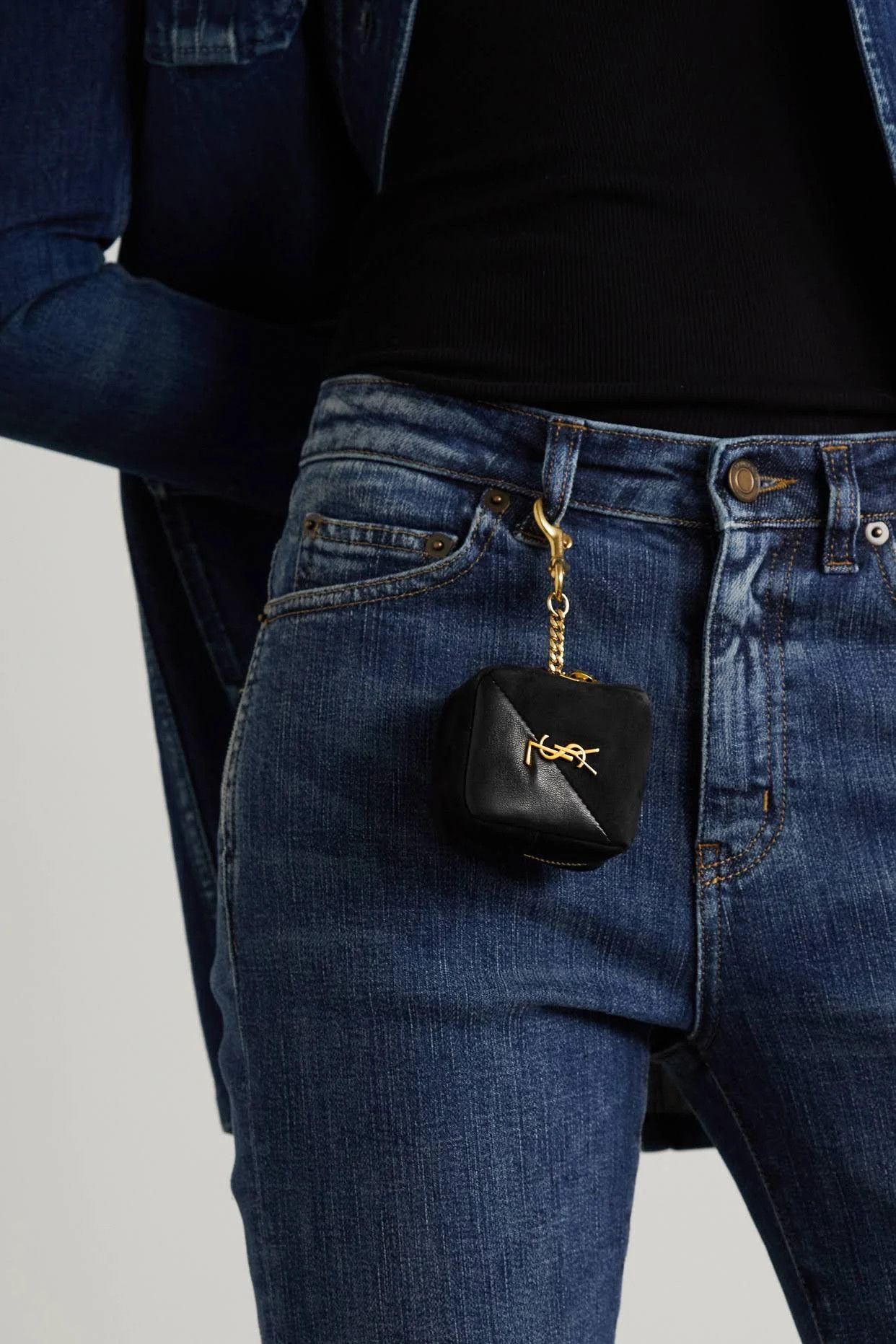 Saint Laurent Paris o1b1hav111224 Size: OS / Jamie Cube Charm Clutches in Black Size ONE SIZE - 3 Thumbnail