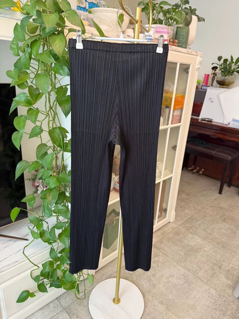 Issey Miyake Issey Miyake size:4 Black pleated straight-leg pants Size 31" - 6 Thumbnail