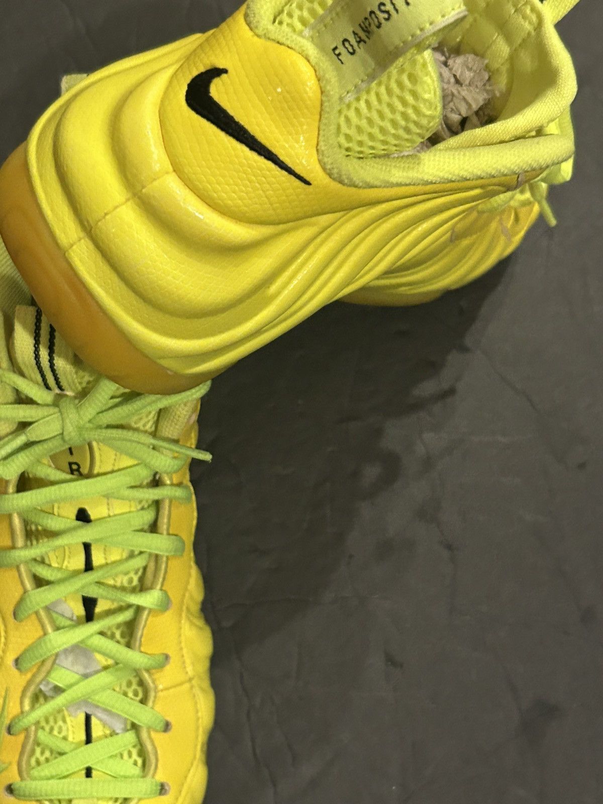 Nike Nike Air Foamposite Pro ‘Volt’ Size US 8 / EU 41 - 11 Thumbnail