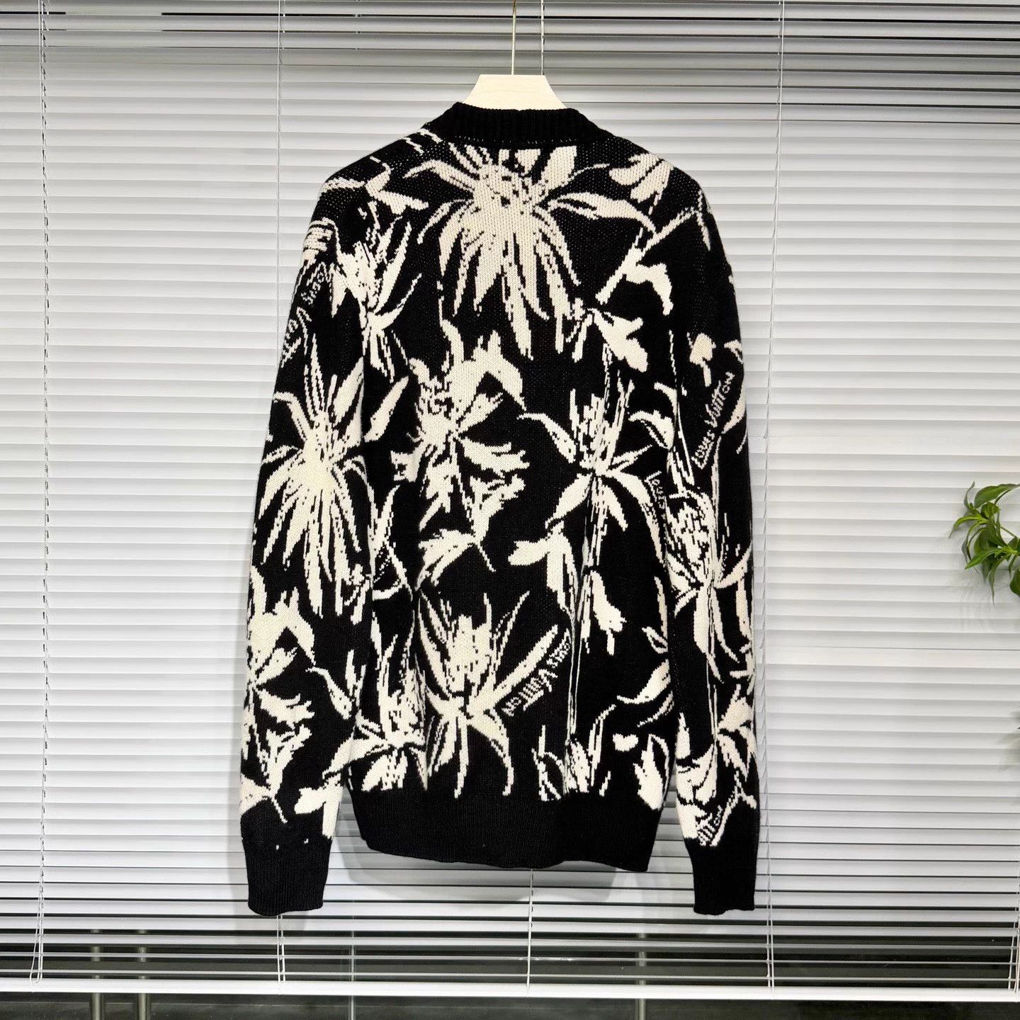 Louis Vuitton LV knit cardigan black coconut tree jacquard S Size US S / EU 44-46 / 1 - 2 Thumbnail