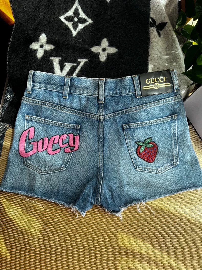 Gucci Gucci Fashionable blue embroidered logo women's denim short Size 27" / US 4 / IT 40 - 1 Thumbnail