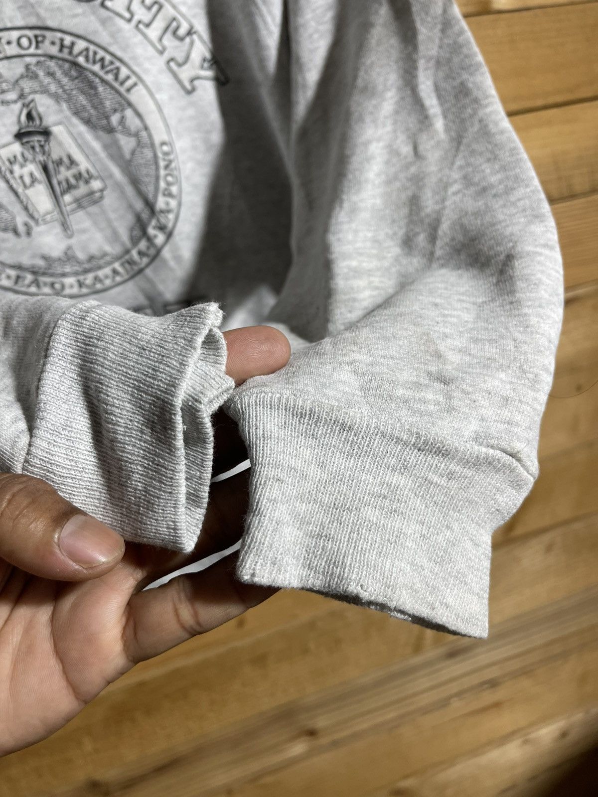 Vintage Vintage 1990 university of hawaii distressed sweatshirt Size US S / EU 44-46 / 1 - 7 Thumbnail