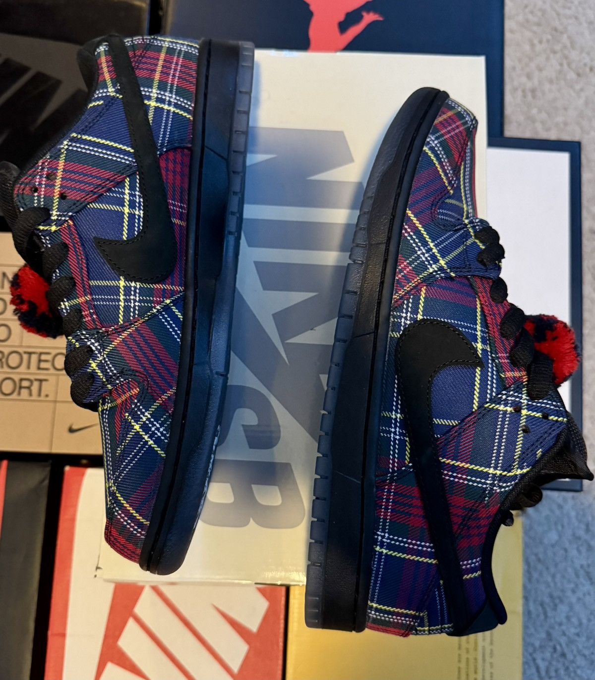 Nike SB Nike SB Dunk Low Nardwuar Size US 10 / EU 43 - 4 Thumbnail