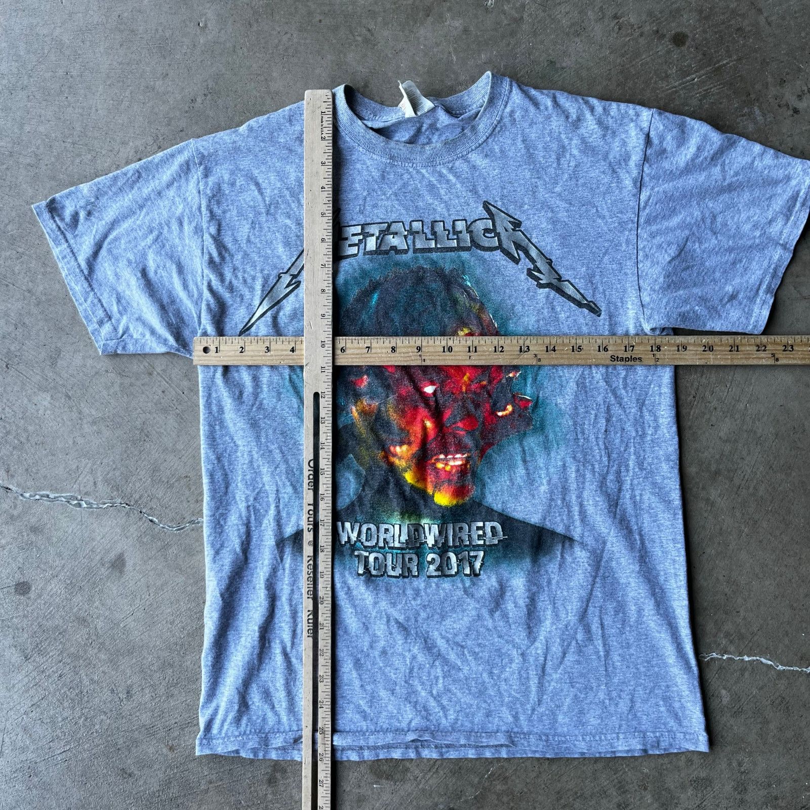 Vintage METALLICA WORLDWIRED TOUR 2017 GRAY TEE SHIRT FITS SMALL Size US S / EU 44-46 / 1 - 6 Thumbnail