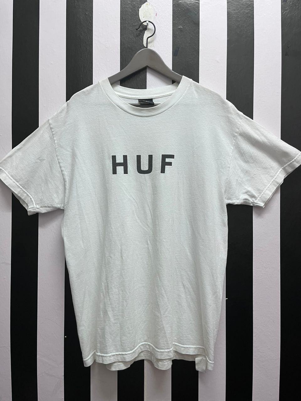 Huf Huf T-shirt box logo fade vintage size Large Size US L / EU 52-54 / 3 - 1 Thumbnail