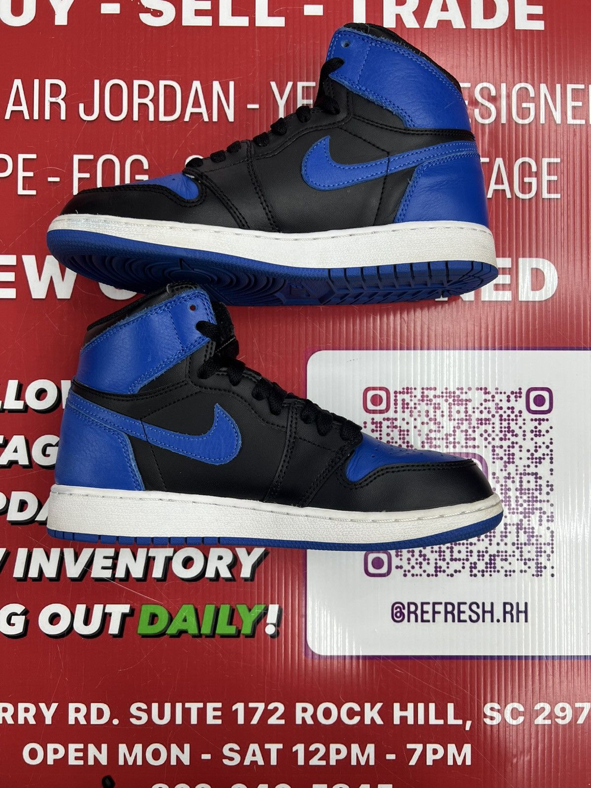 Jordan Brand Air Jordan 1 Royal 2017 Size 5.5y Size US 5.5 / EU 38 - 2 Thumbnail