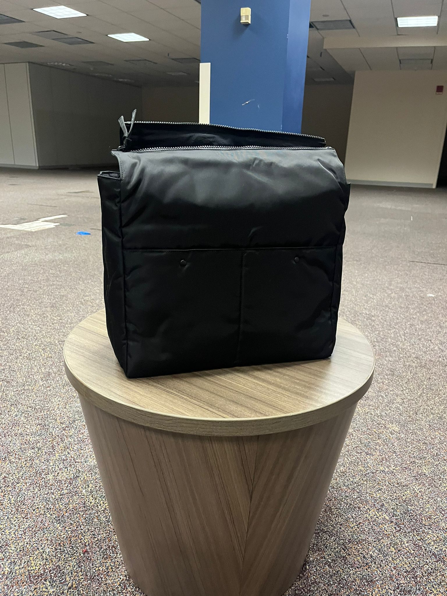 Pouch Bag in Black