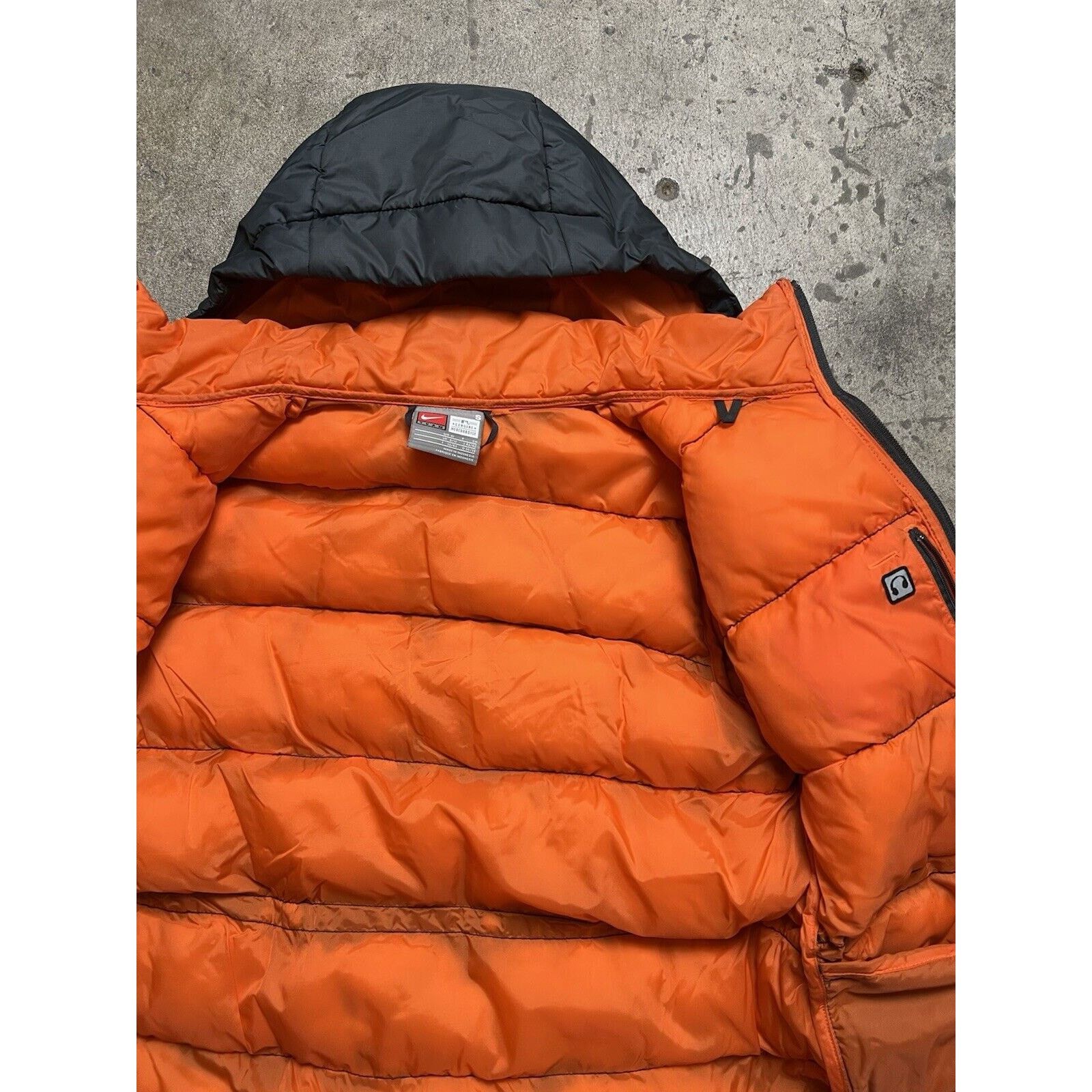 Nike 2009 Nike SF Giants Puffer Down Jacket, Black/Orange Women’s Size S / US 4 / IT 40 - 7 Thumbnail