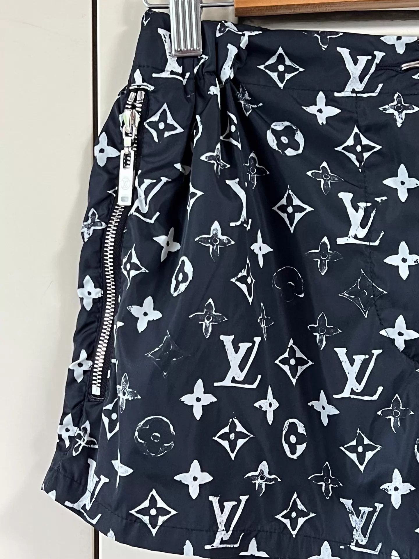 Louis Vuitton LV 34 Black Monogram Side Zip Elastic Waist Shorts Size 25" / US 0 / IT 36 - 5 Thumbnail