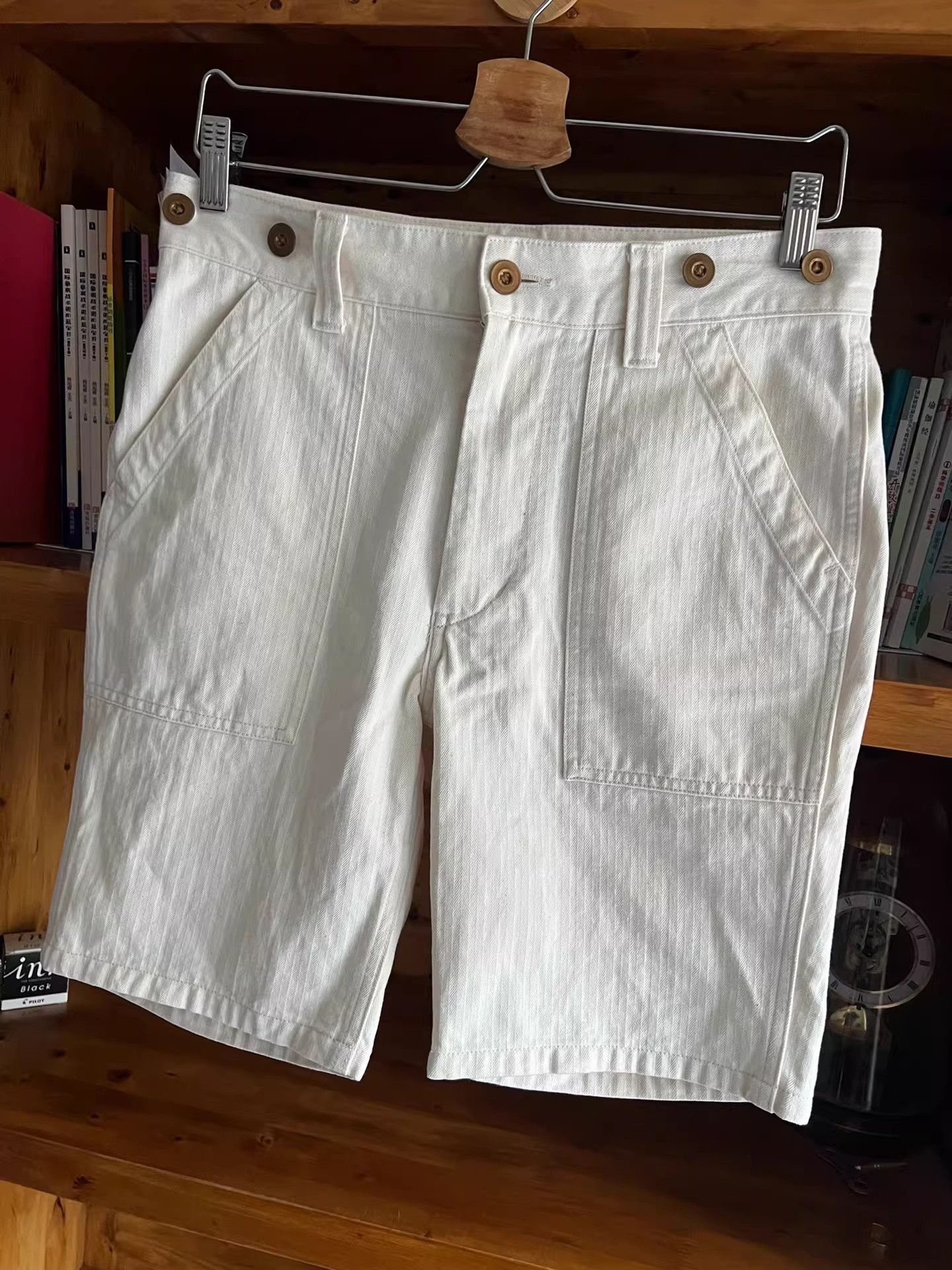 Nigel Cabourn Nigel Cabourn White Herringbone Cargo Shorts Size US 32 / EU 48 - 3 Thumbnail