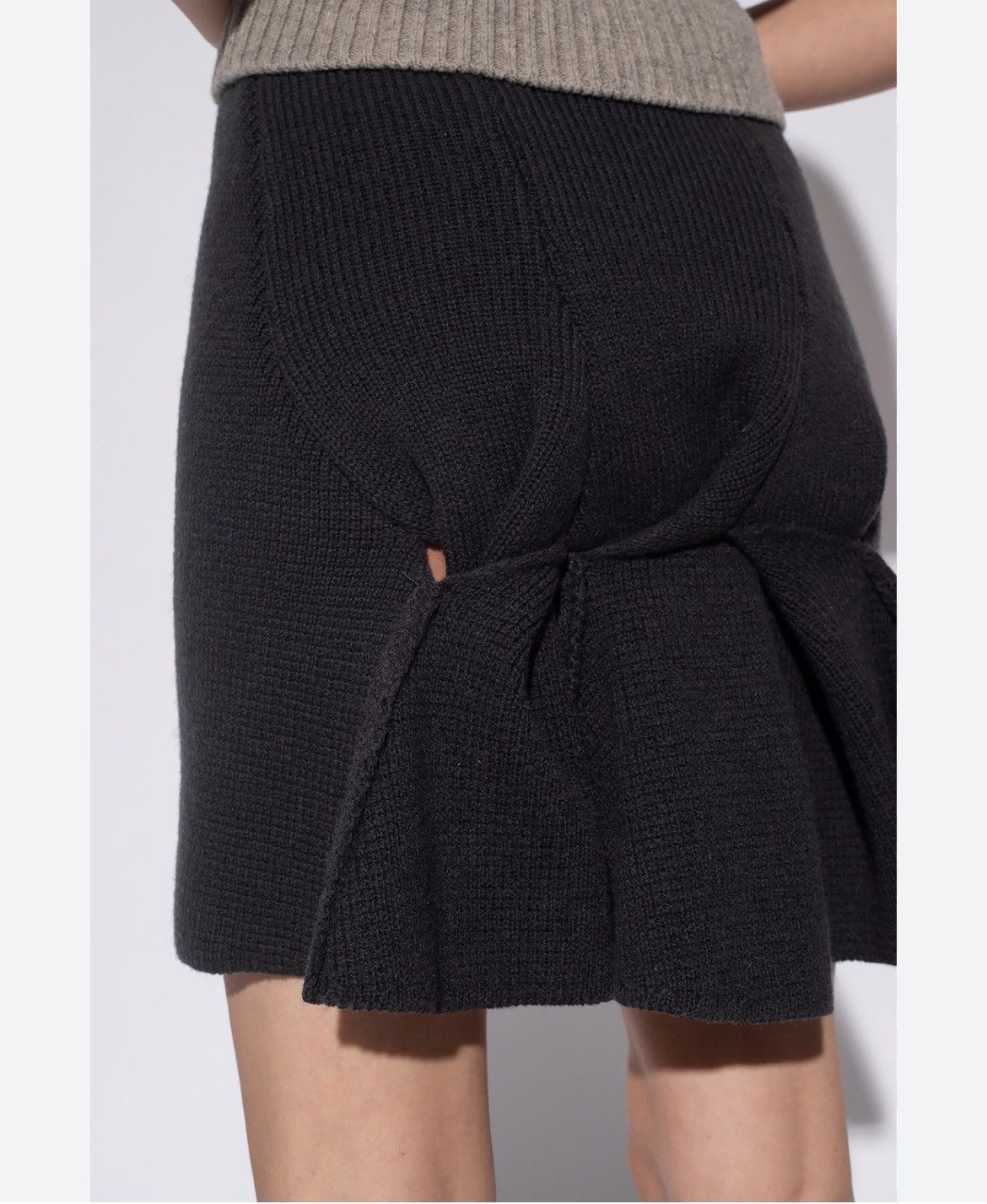 Bottega Veneta ‘21 Salon 02 Runway Twisted Knit Skirt Size 28" / US 6 / IT 42 - 6 Thumbnail