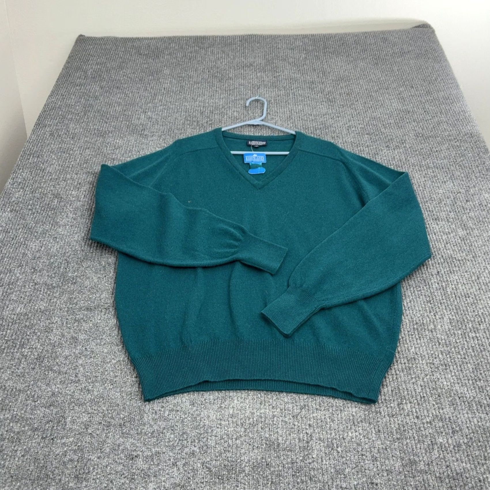 Lands' End VINTAGE Lands End Sweater Mens L Green Lambswool V Neck Pullover Classic Preppy Size US L / EU 52-54 / 3 - 5 Thumbnail