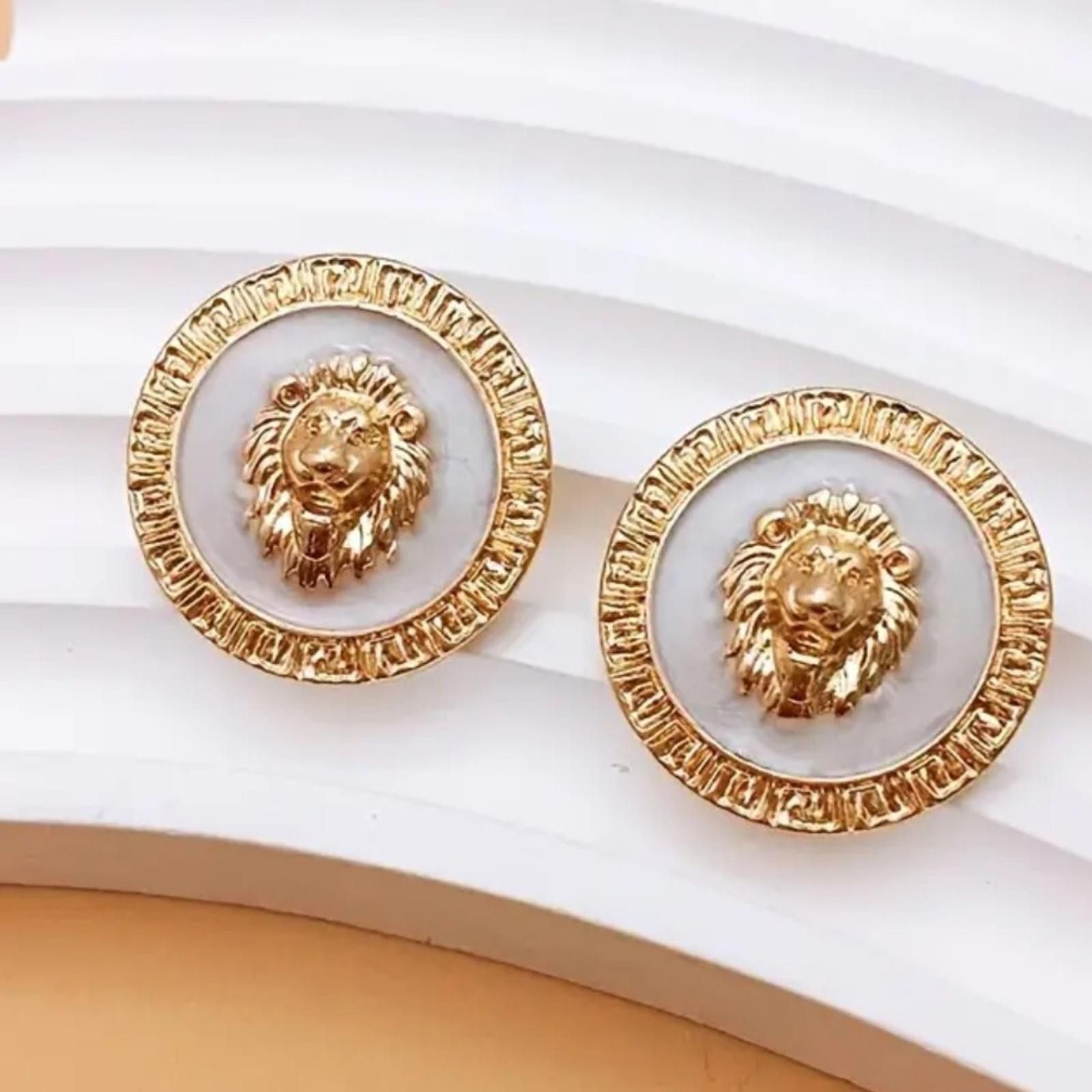 Designer White Inlay Gold Lion Head Stud Earrings NWT Size ONE SIZE - 2 Thumbnail