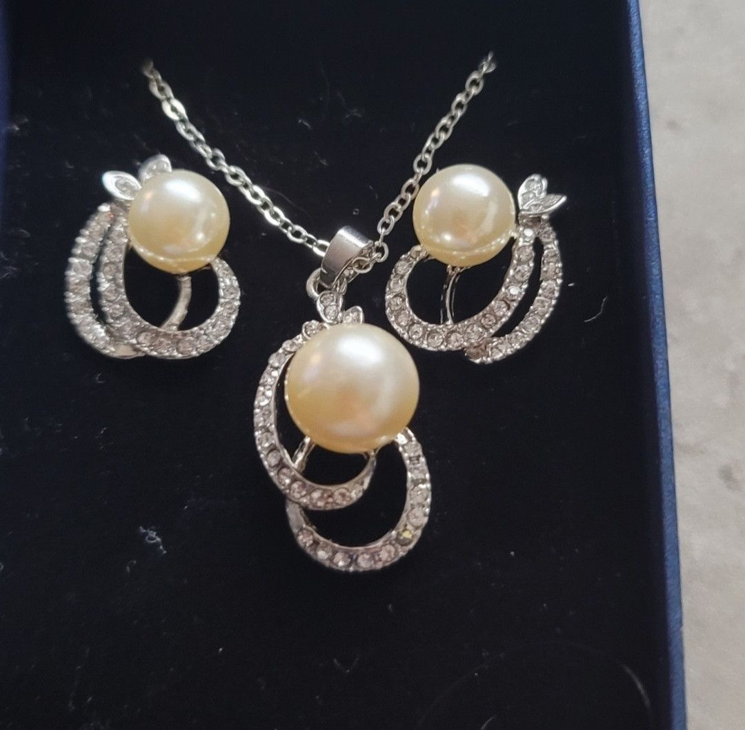 Other New Faux Pearl Simulated Diamond Earring & Necklace Set 7.5 Size ONE SIZE - 4 Thumbnail