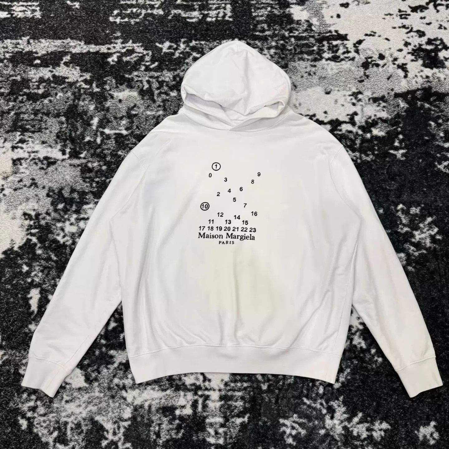 Maison Margiela Maison Margiela White Creative Tag Sweatshirt M Stain Size M / US 6-8 / IT 42-44 - 1 Thumbnail