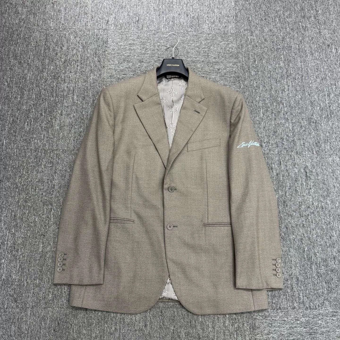 Louis Vuitton louis vuitton wool suit jacket size 50 Size US XL / EU 56 / 4 - 1 Thumbnail