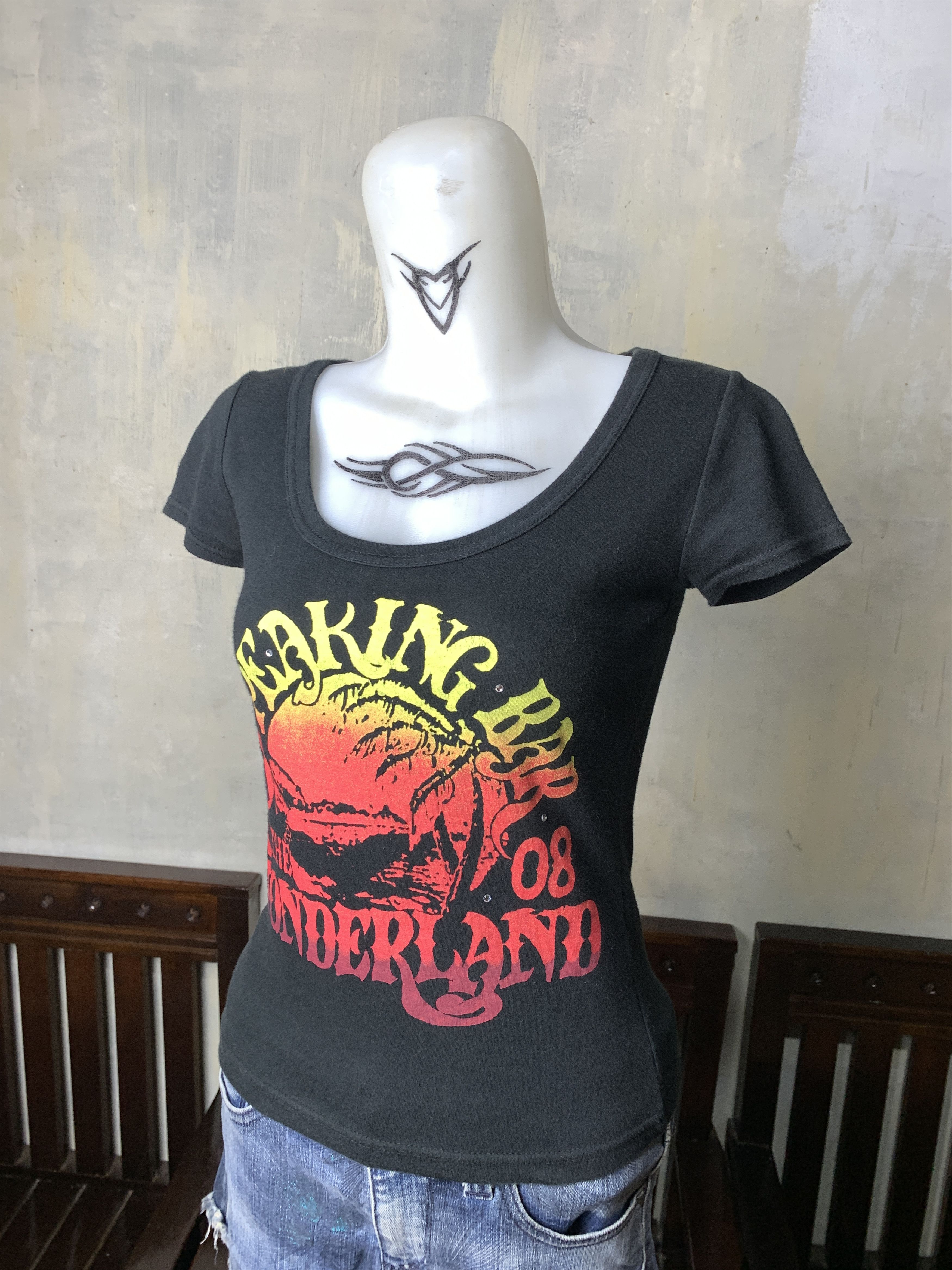 Japanese Brand 2000s Horoscope Black Summer Graphic Fitted Tee (M) Size M / US 6-8 / IT 42-44 - 2 Thumbnail