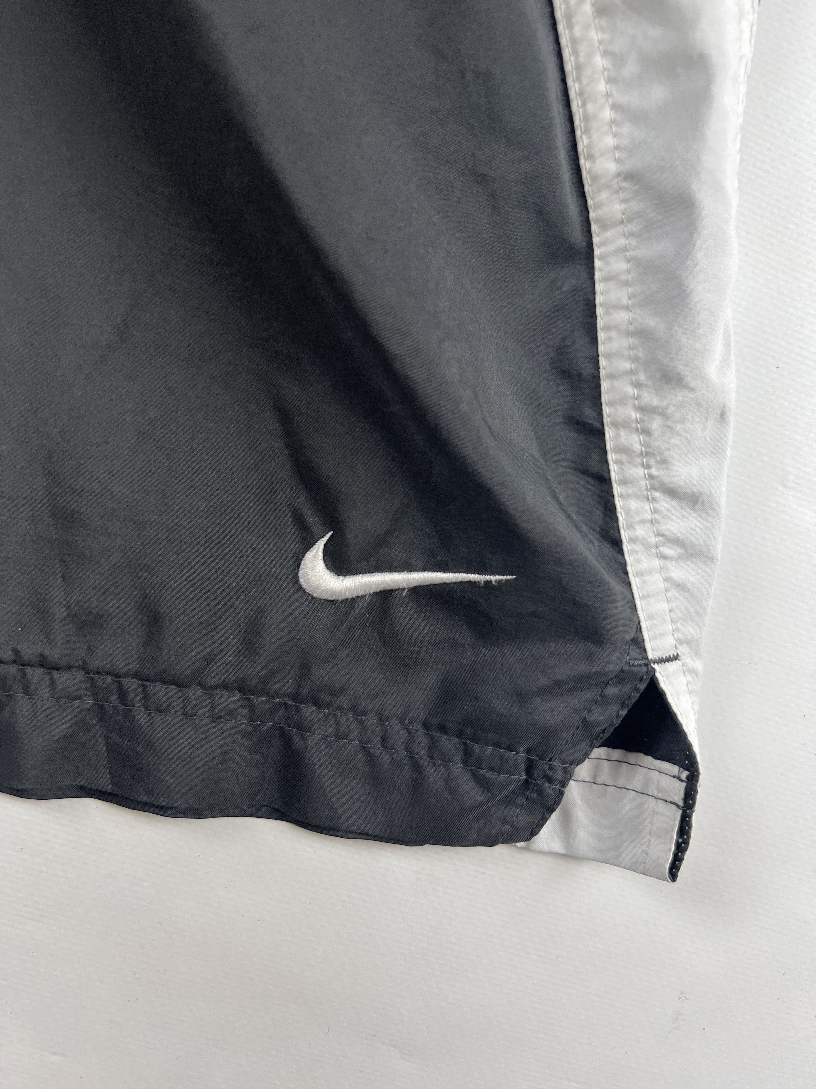 Nike × Vintage Vintage Nike Nylon Shorts Size US 36 / EU 52 - 2 Thumbnail