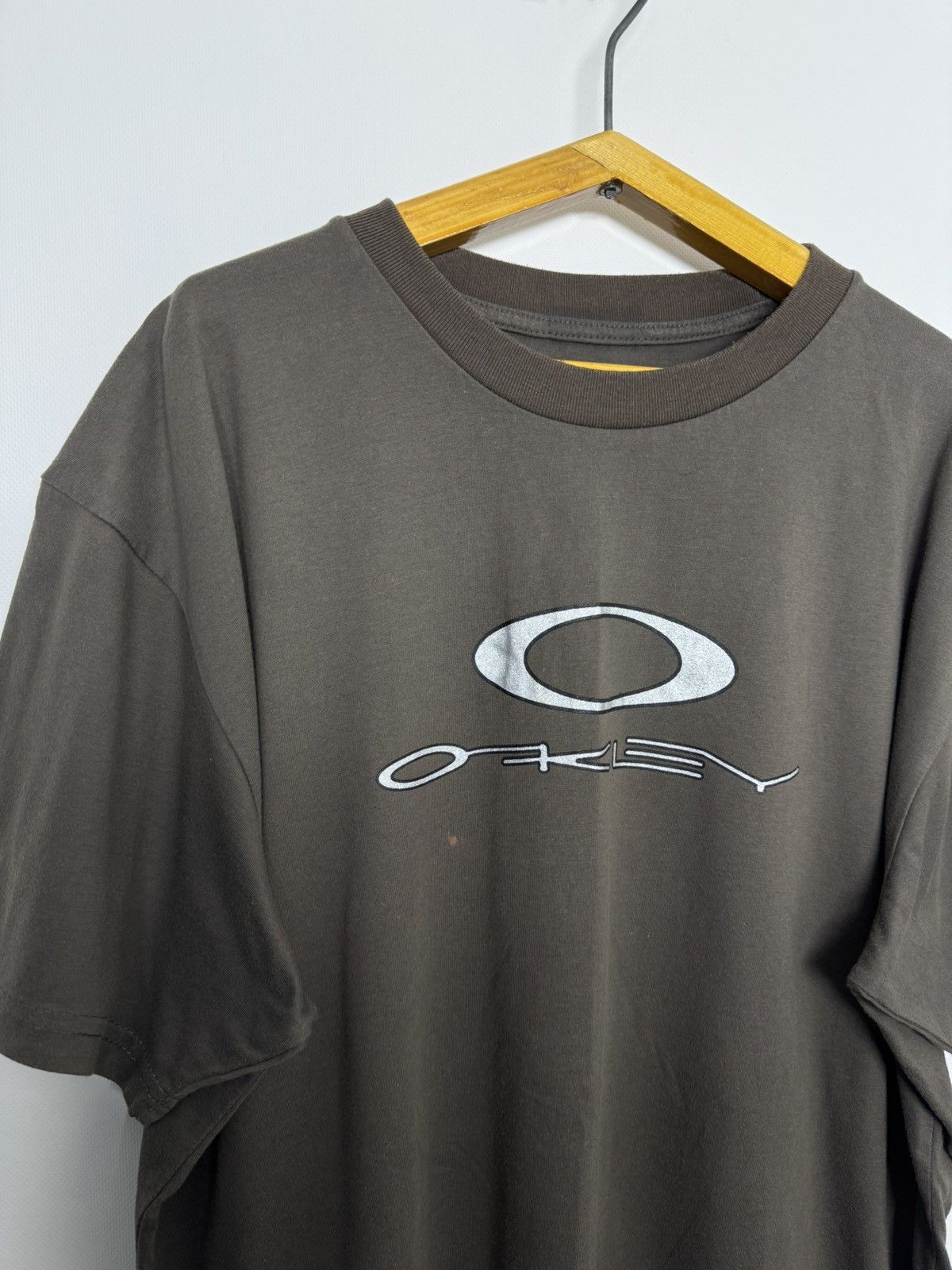 Oakley Vintage OAKLEY Center Logo T Shirt Hype Rare Gorpcore Size US L / EU 52-54 / 3 - 8 Thumbnail