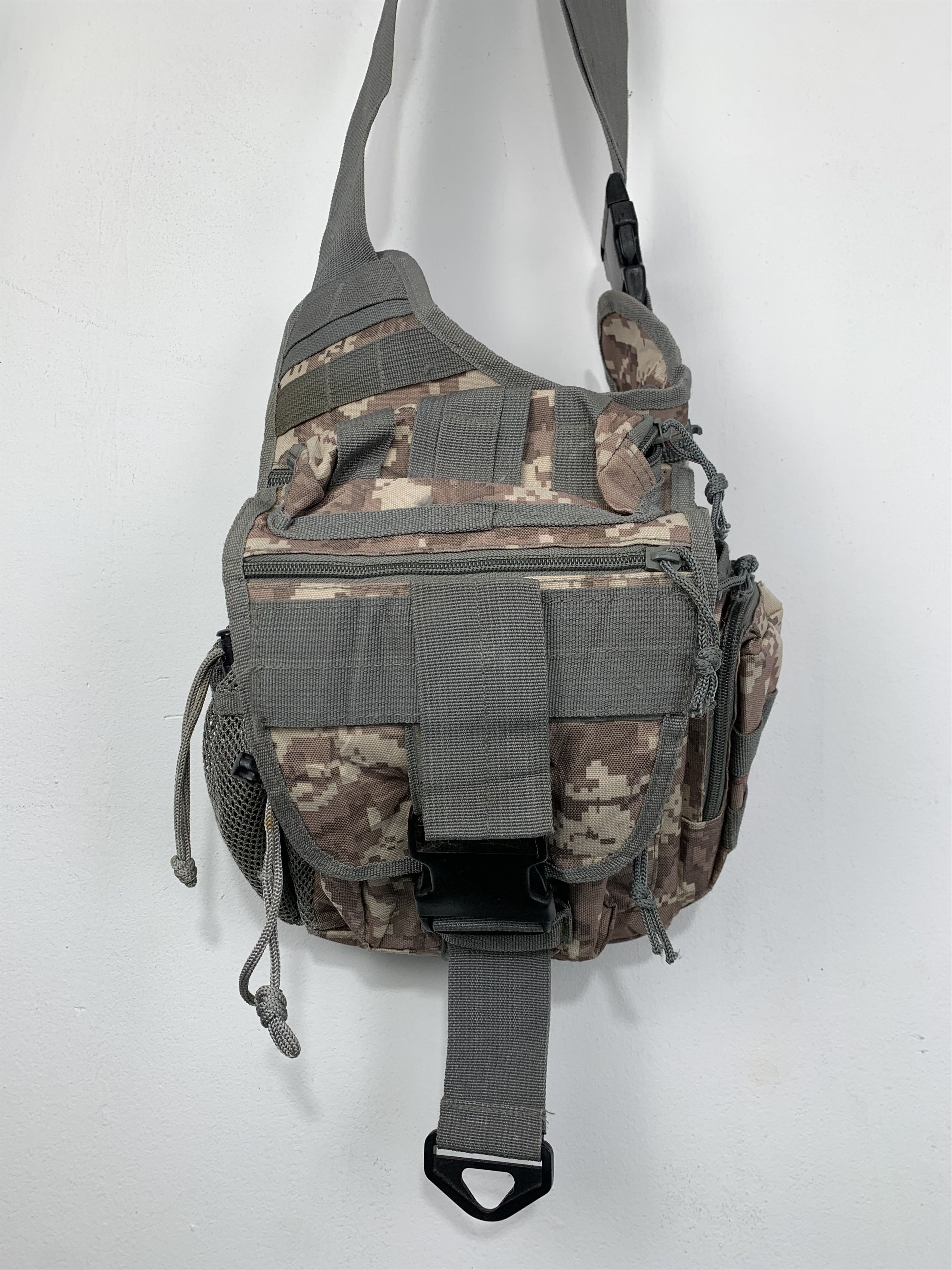 Vintage Vintage Military Camo Tactical Crossbody Slingbag BG0093 Size ONE SIZE - 2 Thumbnail