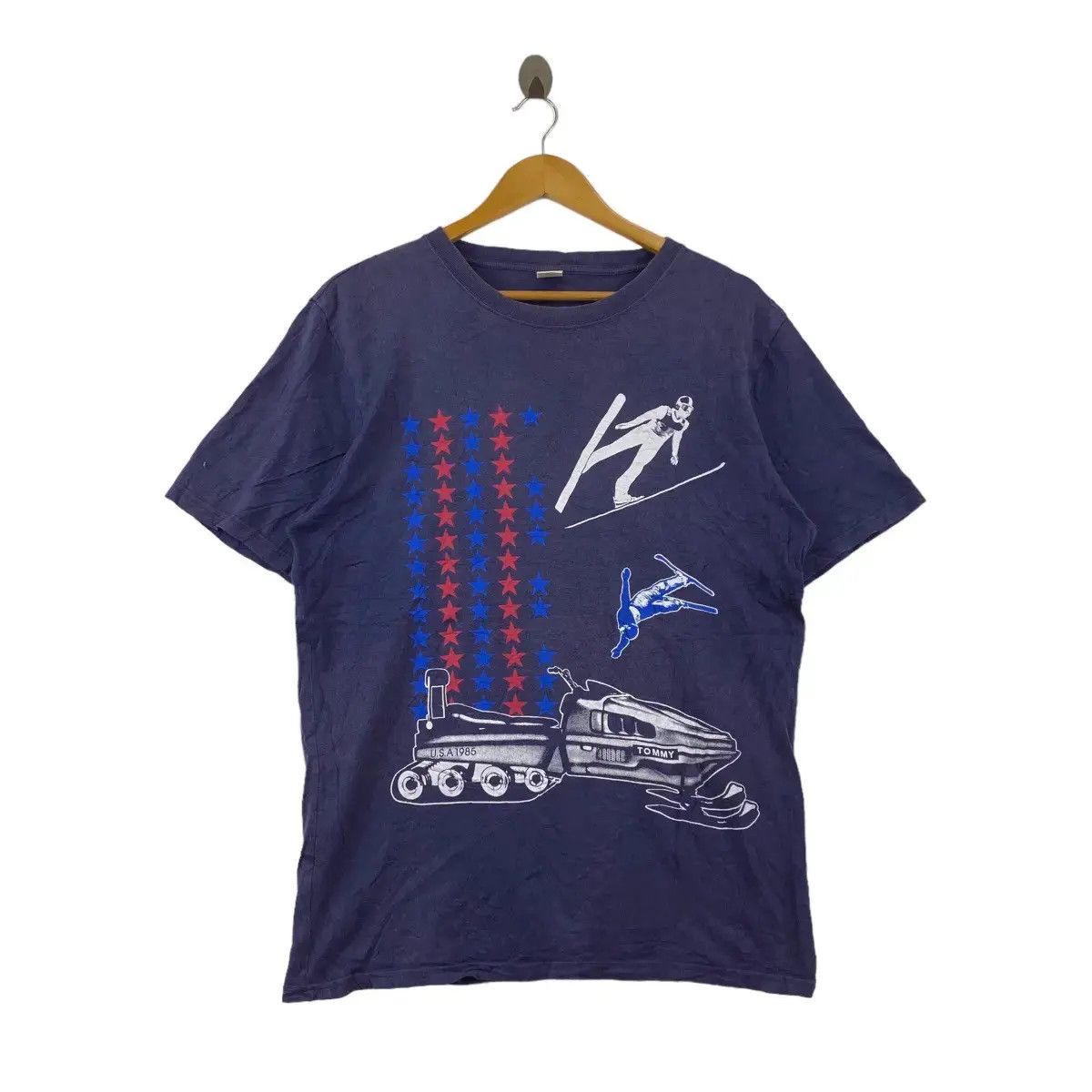 Tommy Hilfiger Vintage TOMMY HILFIGER SKI Team Snowboard Alps Tee Shirt Size XL / US 12-14 / IT 48-50 - 1 Thumbnail