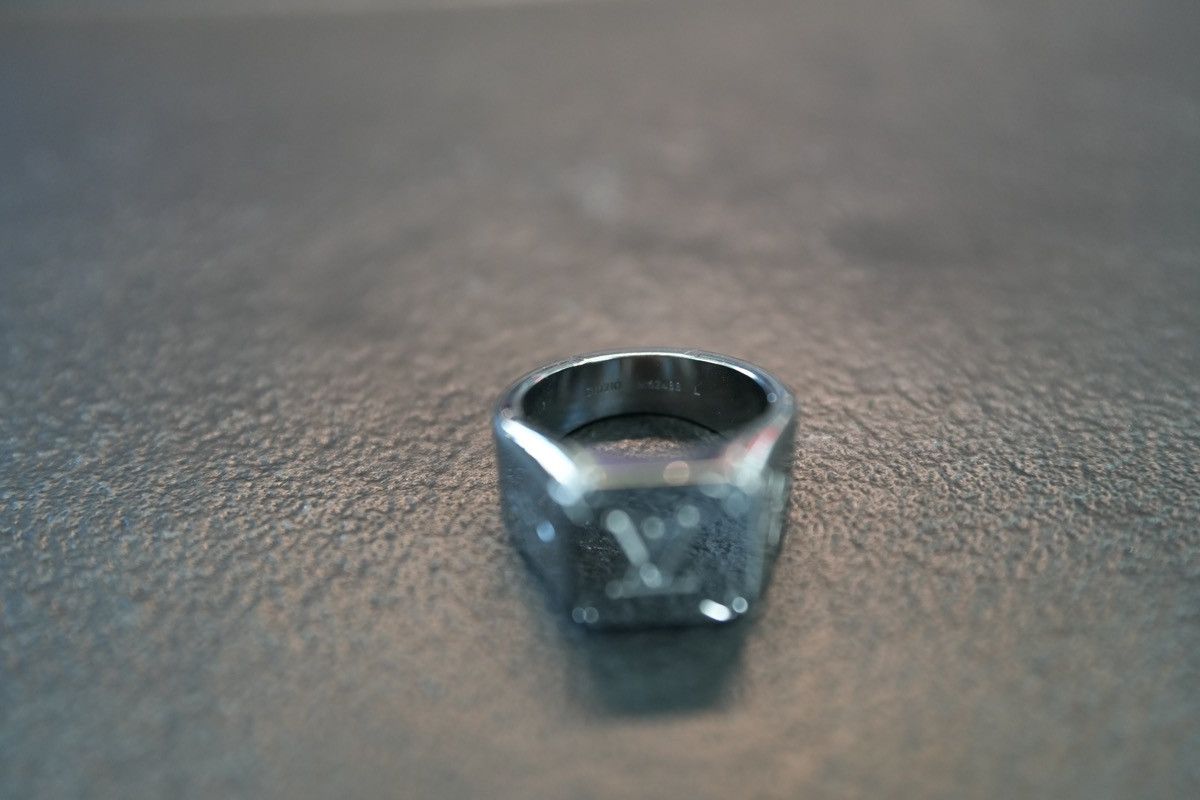 Louis Vuitton Louis Vuitton Monogram Ring Size ONE SIZE - 6 Thumbnail