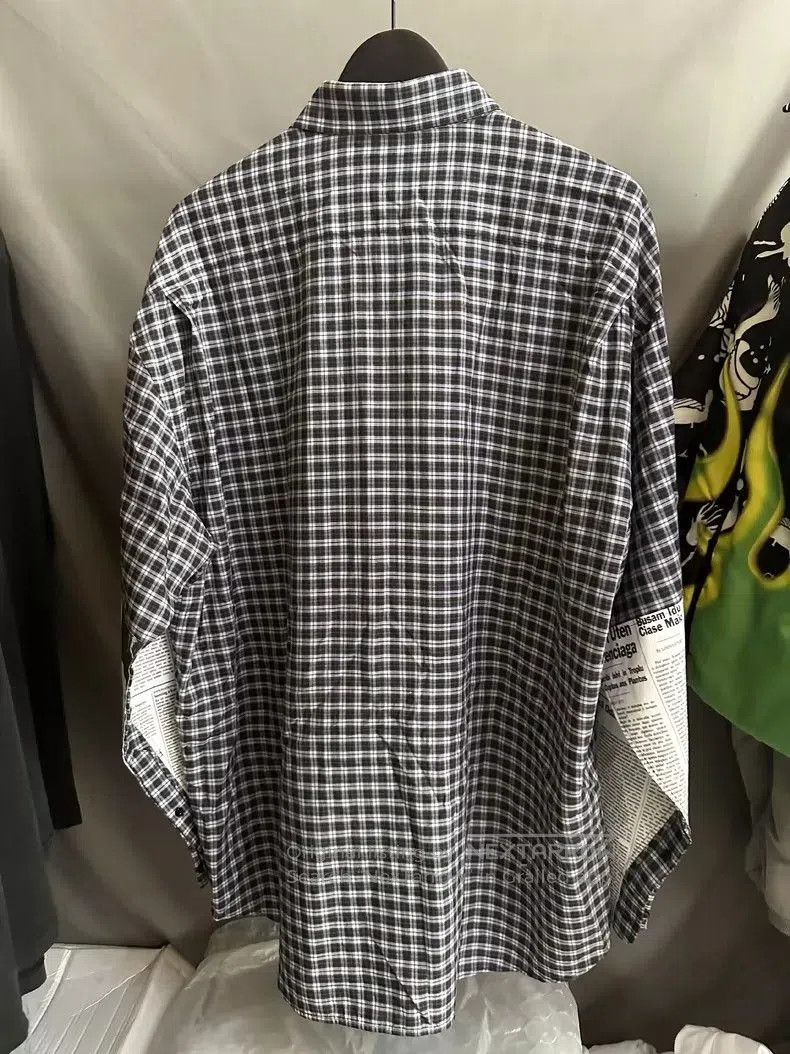 Balenciaga Balenciaga Newspaper Plaid Button. Size US XS / EU 42 / 0 - 4 Thumbnail