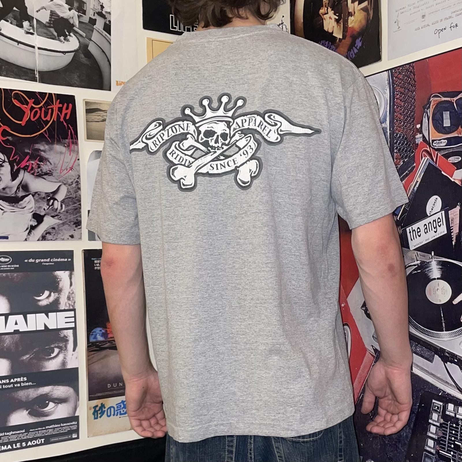 Designer Ripzone 90s Surf Crossbones Graphic T-Shirt L Size US L / EU 52-54 / 3 - 8 Thumbnail