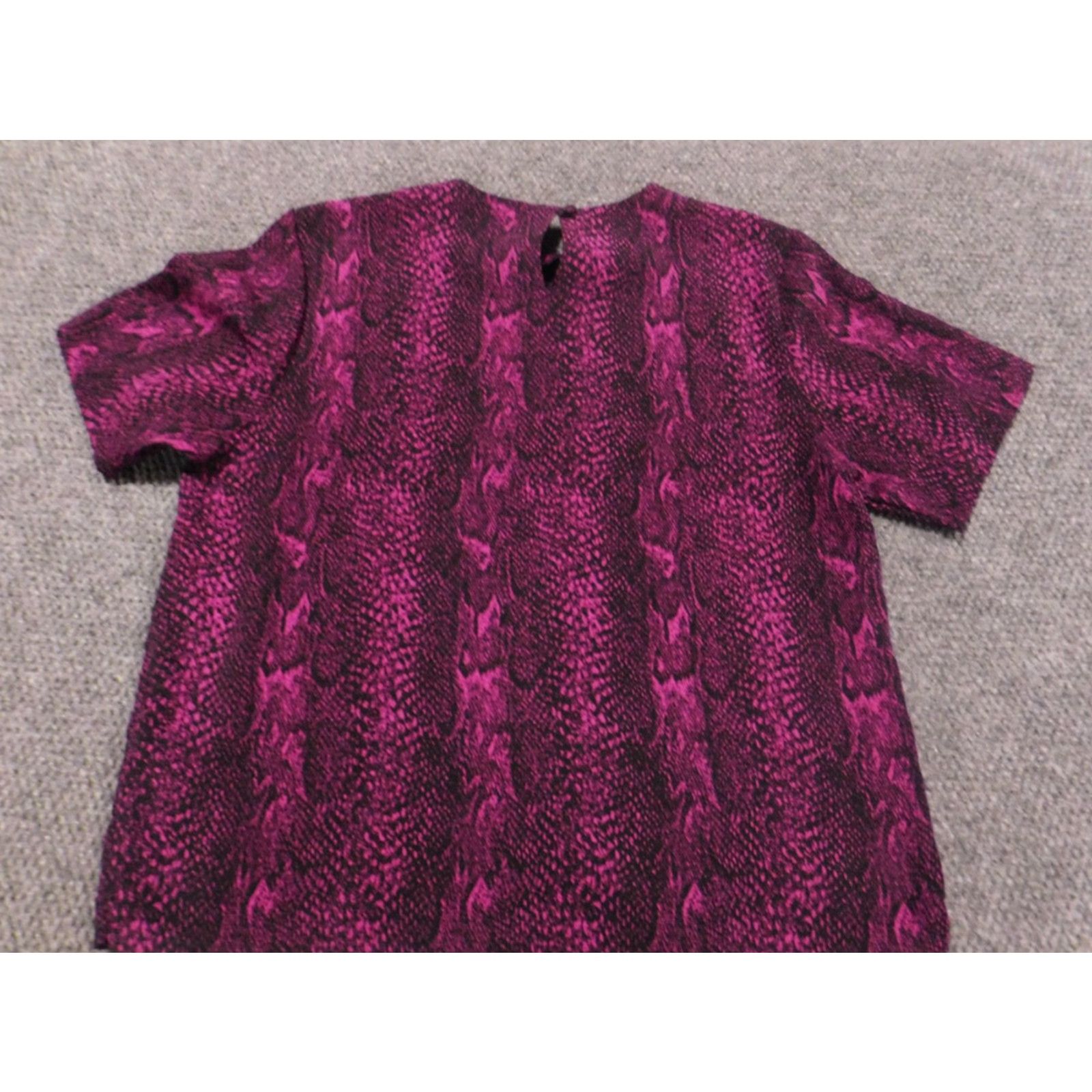 Jordan Brand Jordan Womens Blouse L Purple Stretch Crew Neck Short Sleeve Pullover Casual Polyester Rayon Floral Button Basic Size L / US 10 / IT 46 - 6 Thumbnail