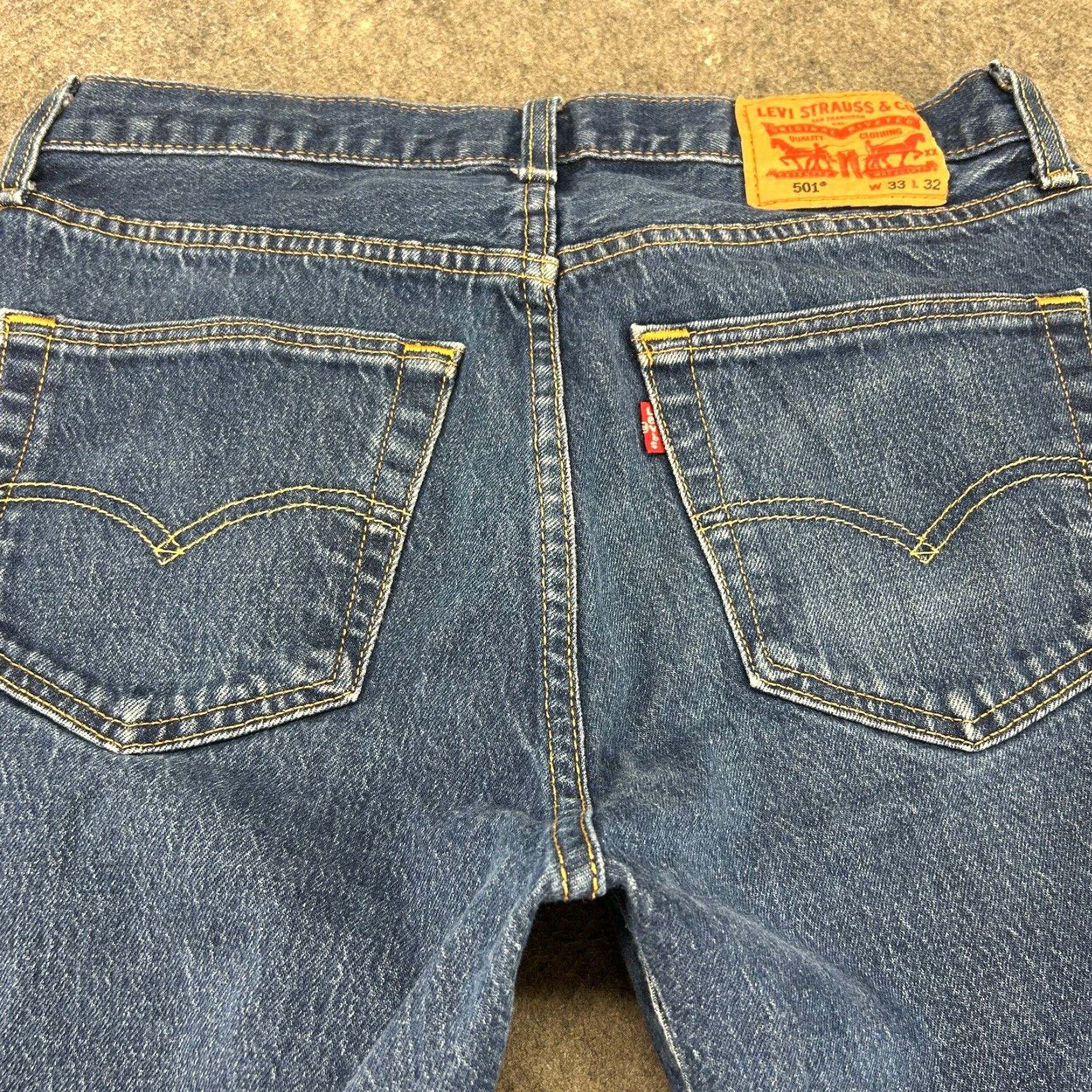 Levi's VINTAGE Levi's 501 Jeans Mens 33x32 Blue Regular Fit Medium Wash Button Fly Straight Style 5-Pocket Denim Cotton Size US 33 - 6 Thumbnail
