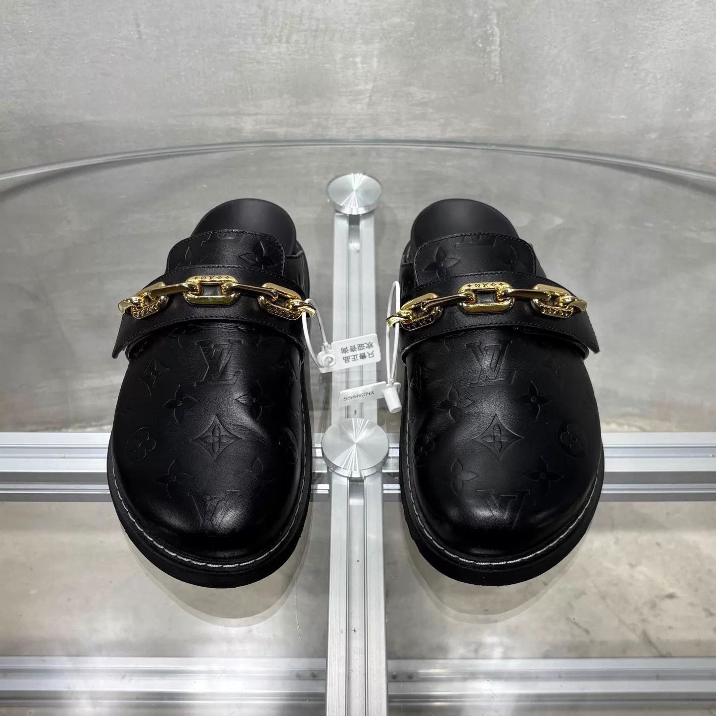 Louis Vuitton LV Cosy comfort all-over embossed slides UK4 (38) Size US 7.5 / IT 37.5 - 1 Thumbnail