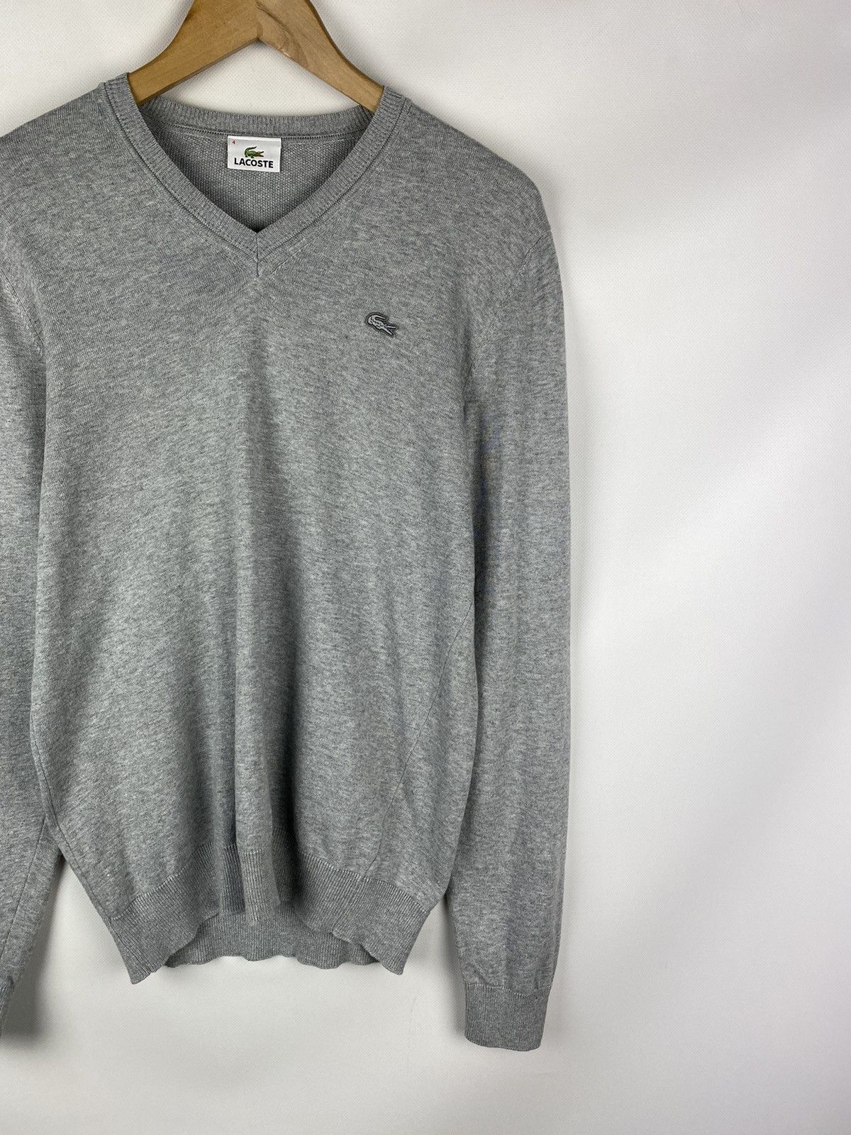 Lacoste Lacoste men’s v-neck sweater pullover size 4 Size US M / EU 48-50 / 2 - 3 Thumbnail