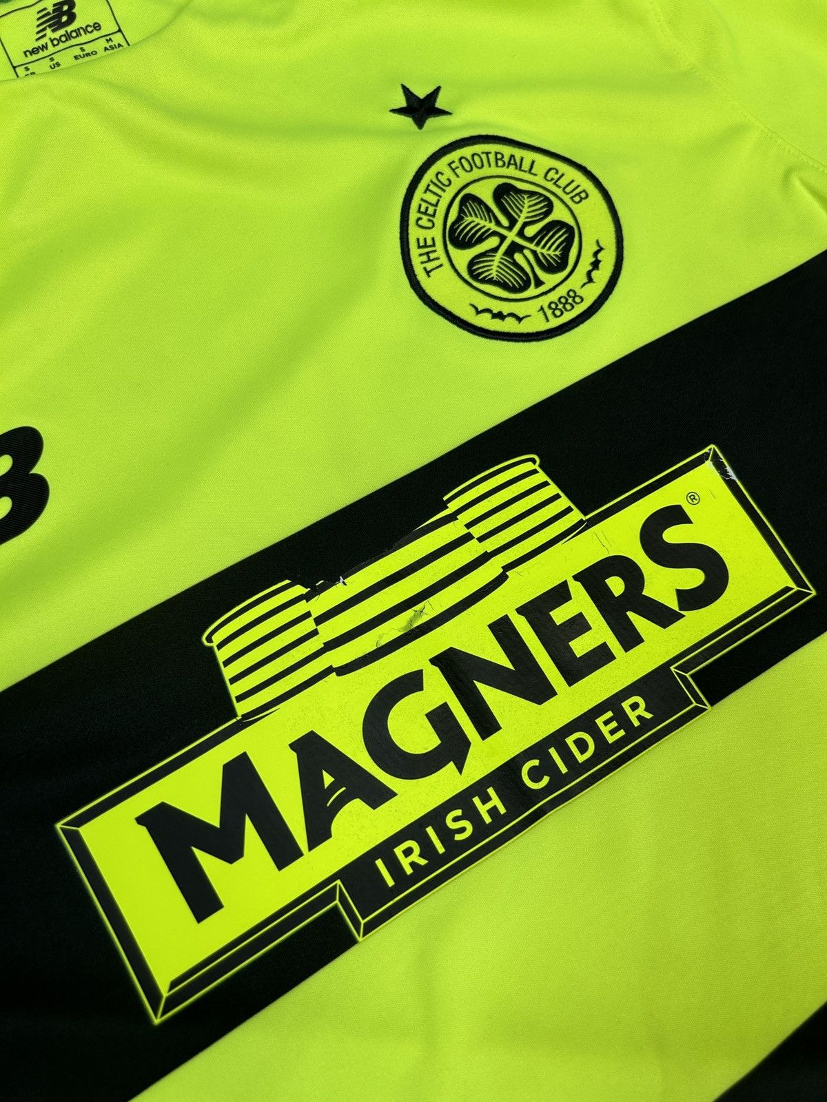 New Balance Mens Vintage New Balance FC Celtic T Shirt soccer jersey tee Size US S / EU 44-46 / 1 - 13 Thumbnail