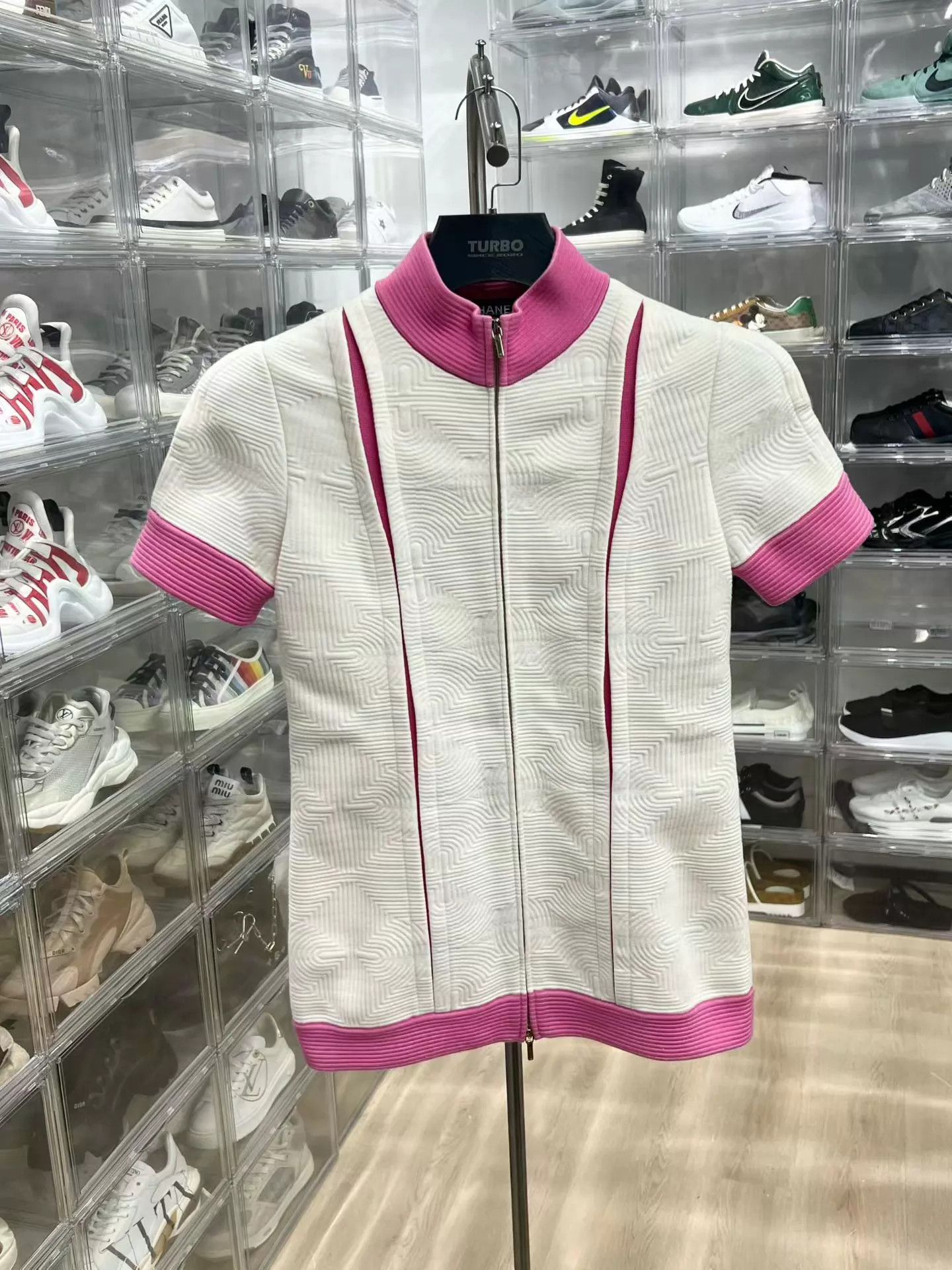 Chanel Chanel Runway Pink White 34 Rare Vintage Jacket Size XS / US 0-2 / IT 36-38 - 1 Thumbnail